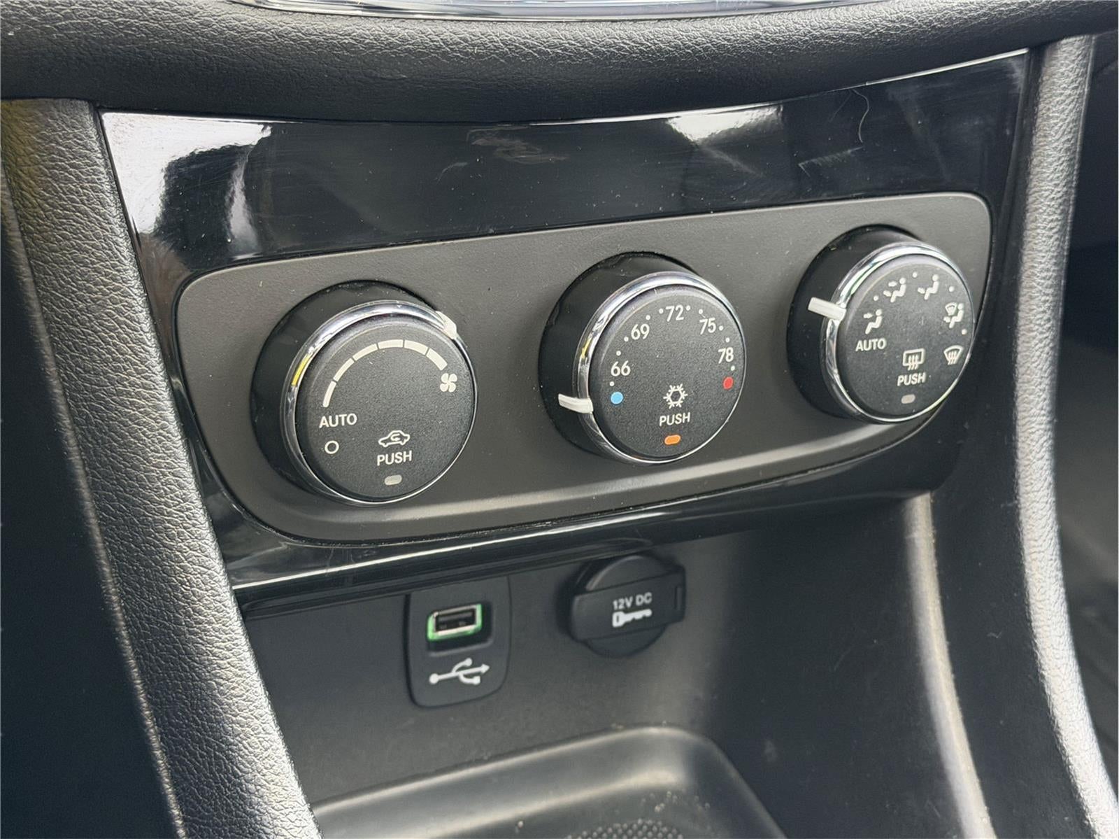 2014 Chrysler 200 Limited