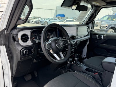 2025 Jeep Wrangler 4-Door Sahara 4x4