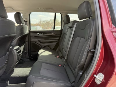 2024 Jeep Grand Cherokee Laredo 4x2