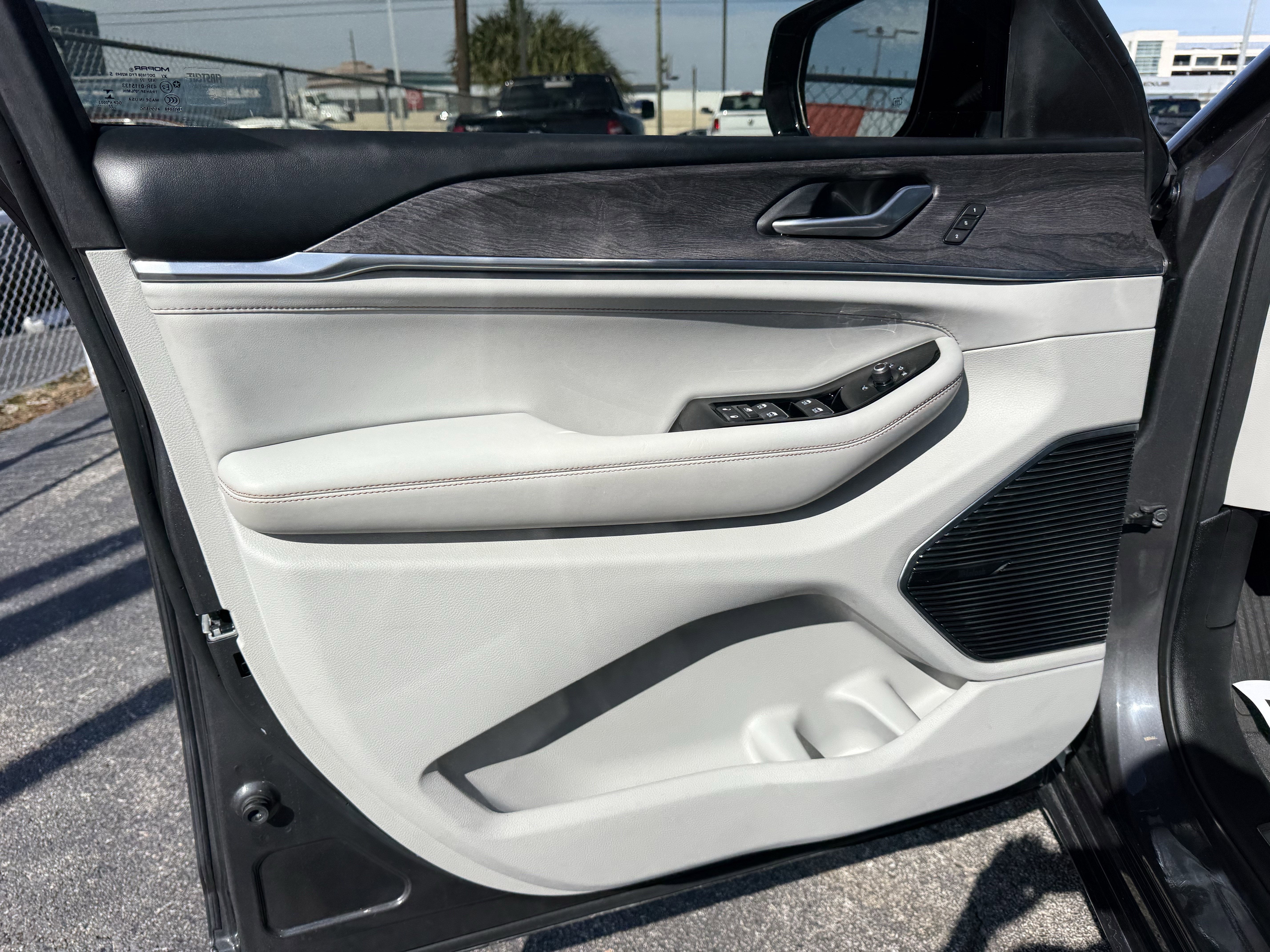 2022 Jeep Grand Cherokee Overland 4x2