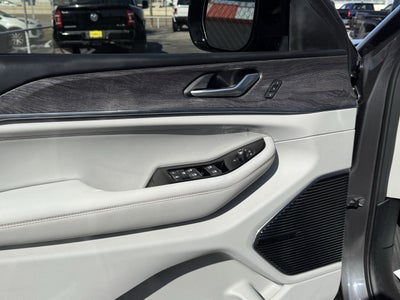 2022 Jeep Grand Cherokee Overland 4x2