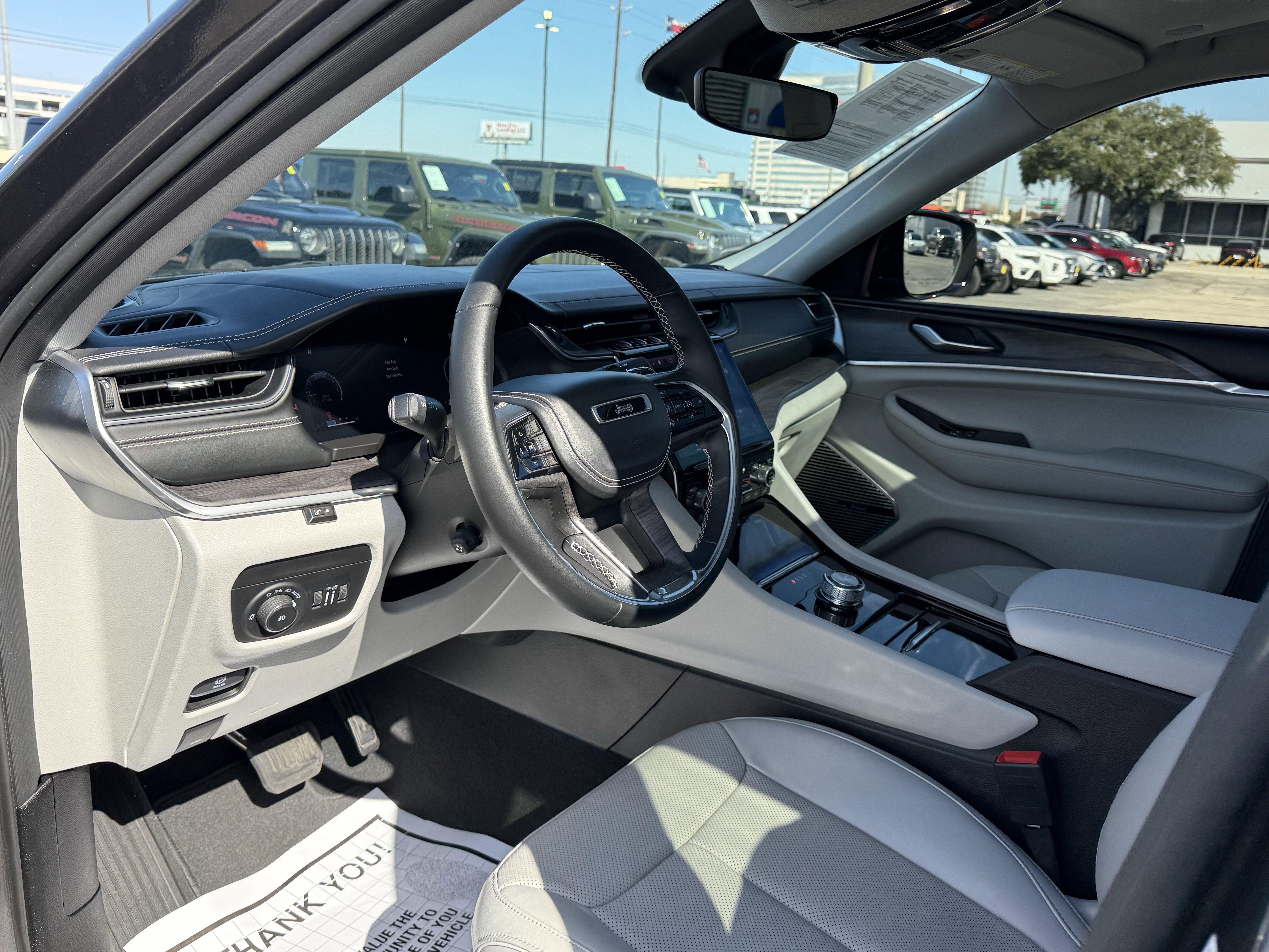 2022 Jeep Grand Cherokee Overland 4x2