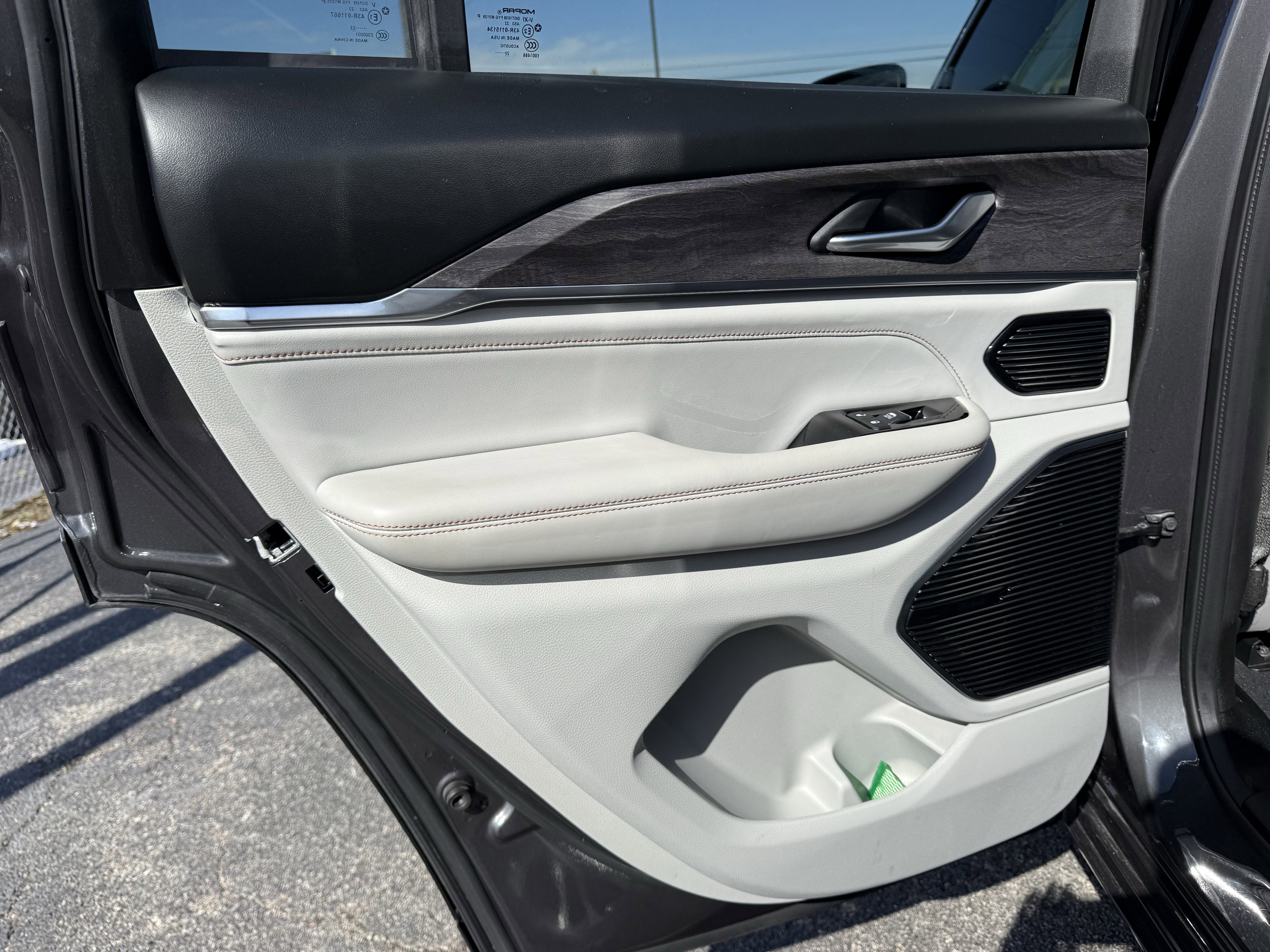 2022 Jeep Grand Cherokee Overland 4x2