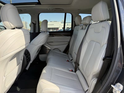 2022 Jeep Grand Cherokee Overland 4x2