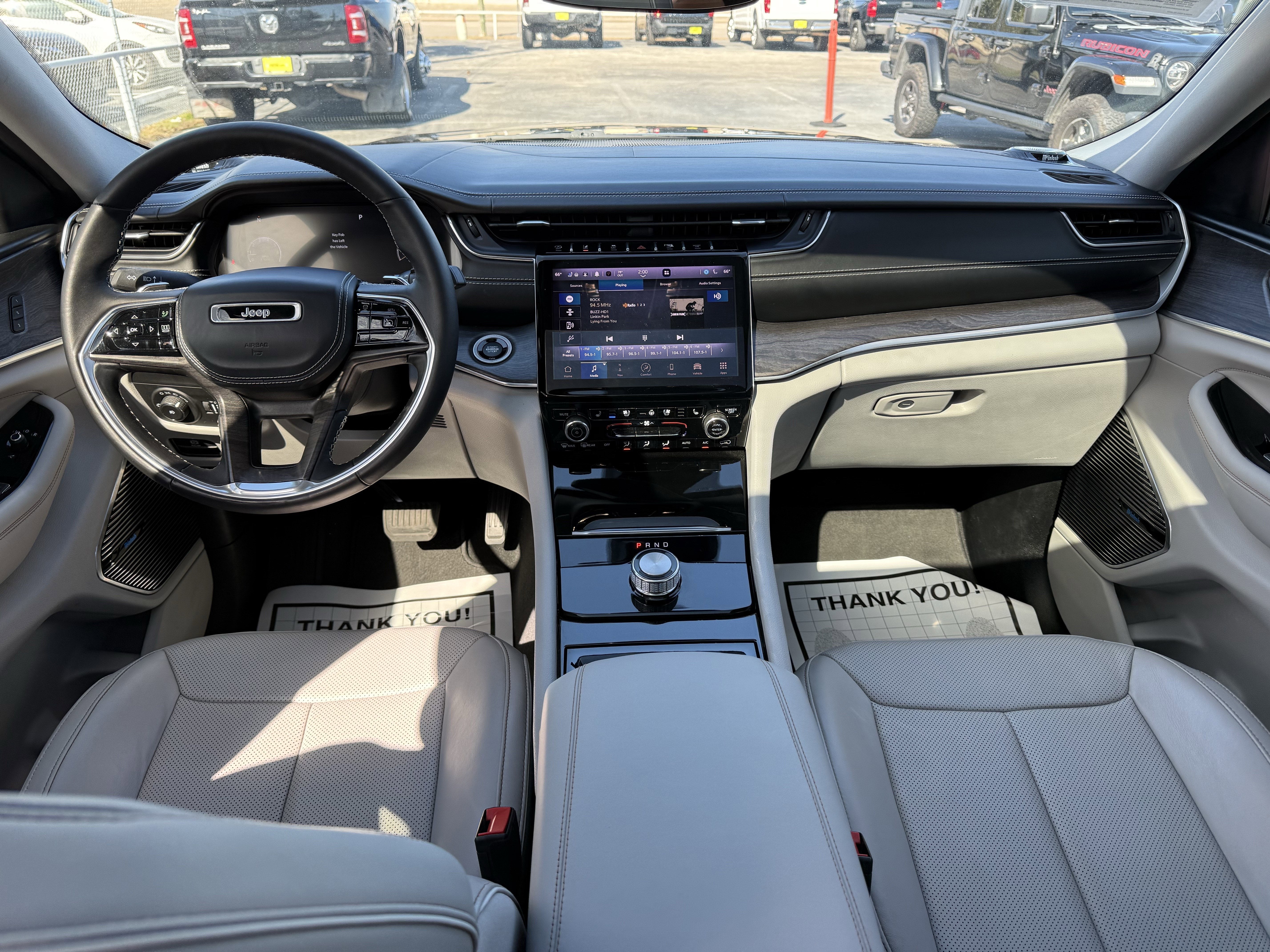 2022 Jeep Grand Cherokee Overland 4x2