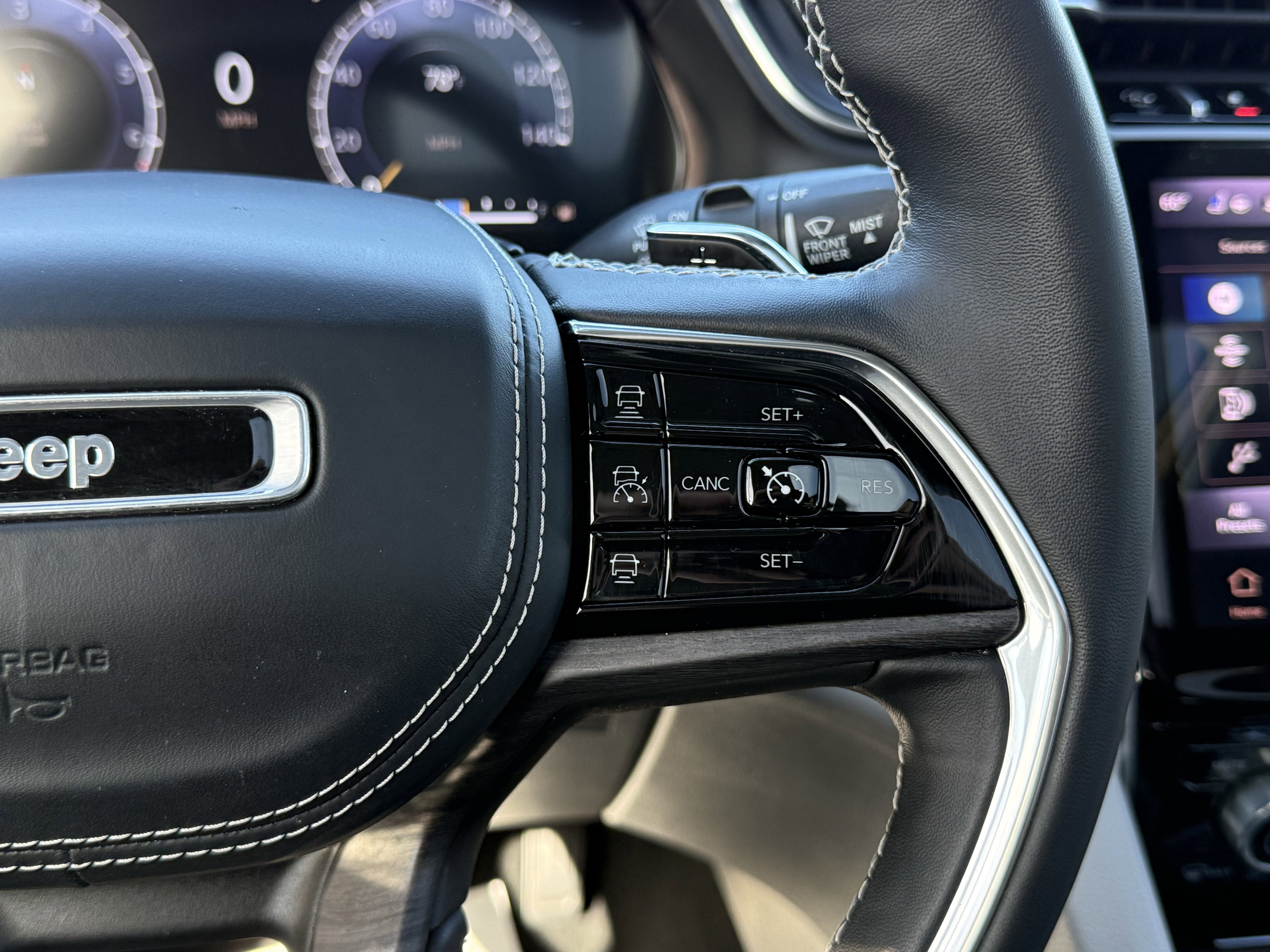 2022 Jeep Grand Cherokee Overland 4x2