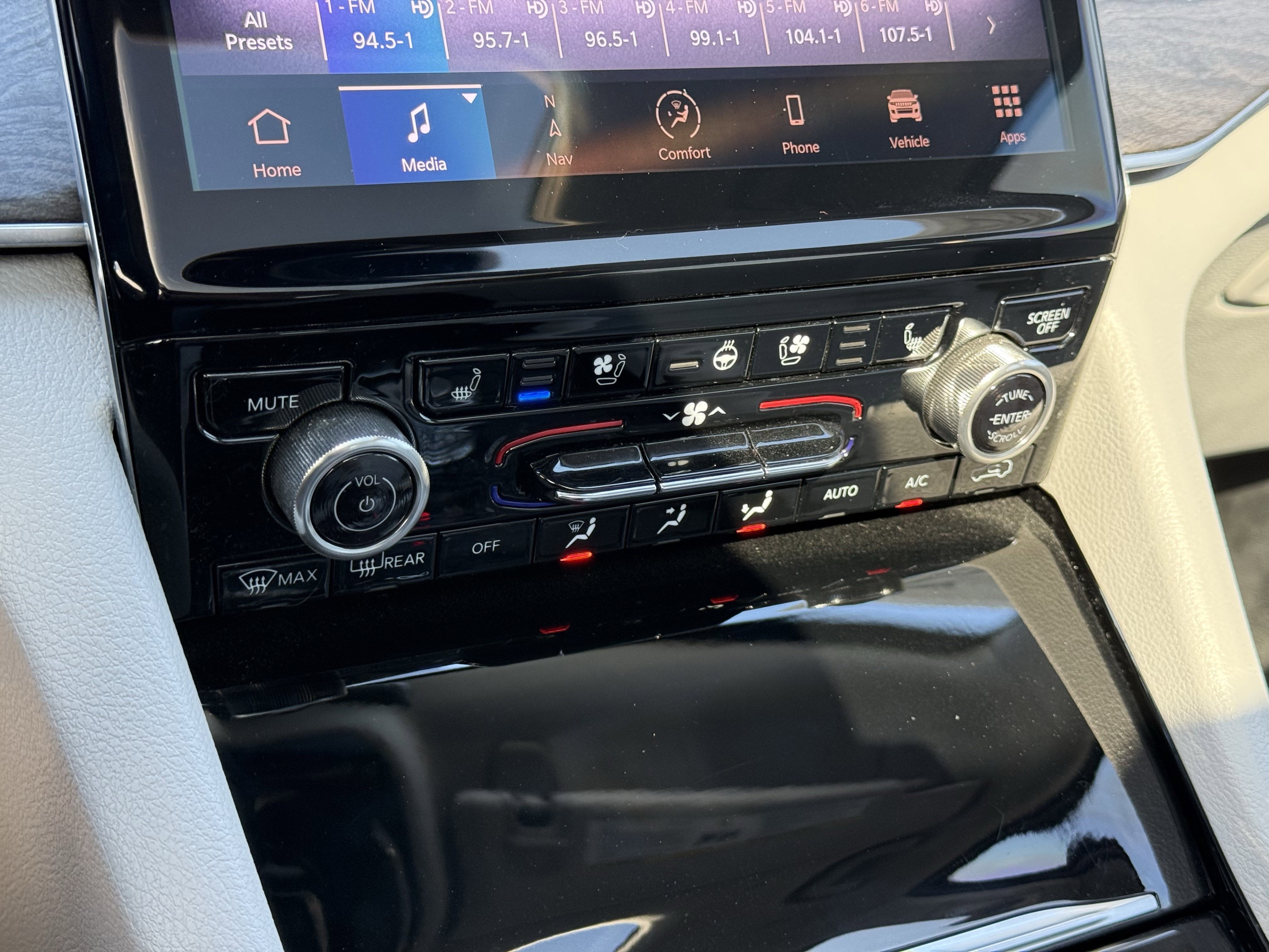 2022 Jeep Grand Cherokee Overland 4x2