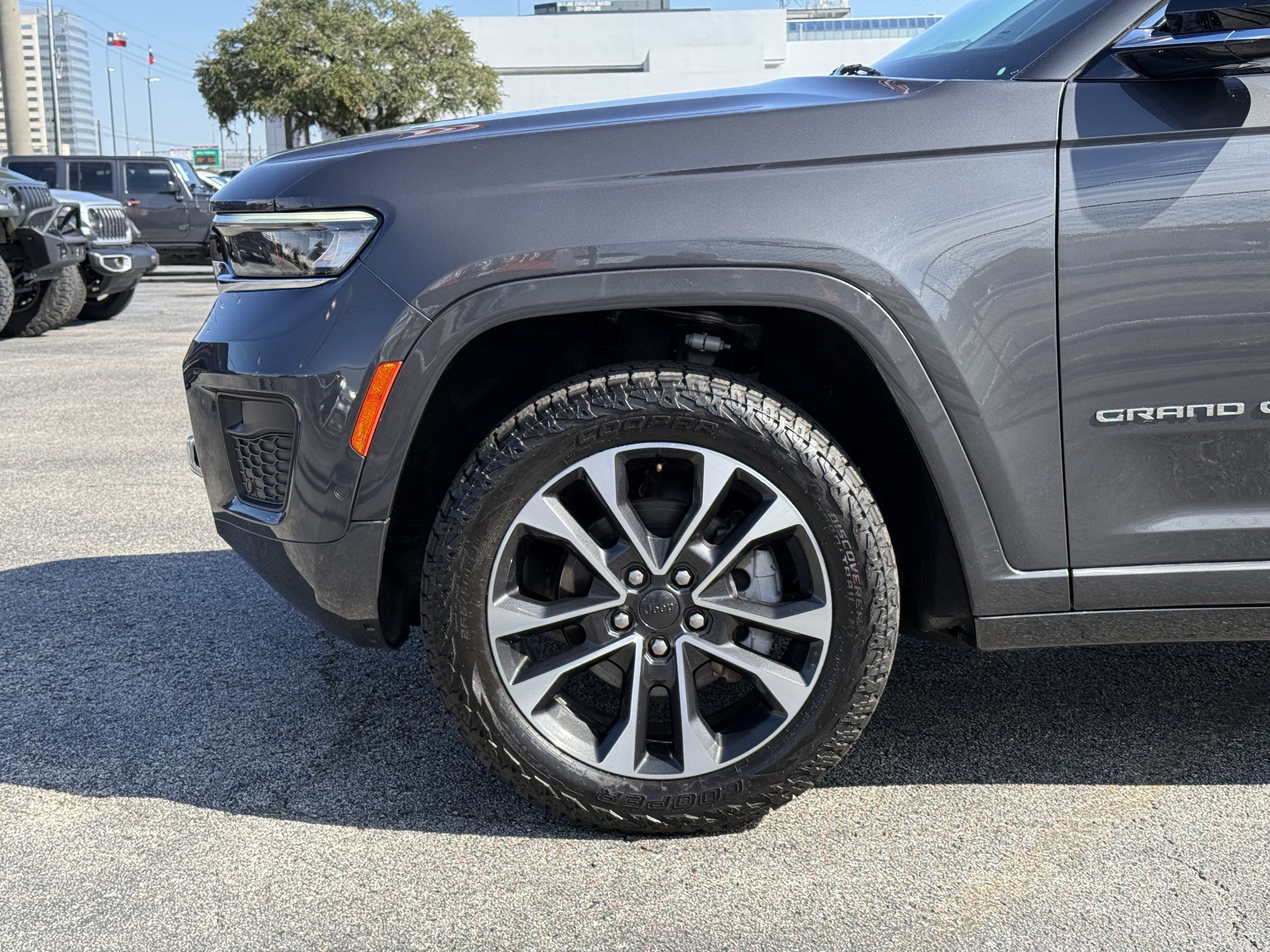 2022 Jeep Grand Cherokee Overland 4x2