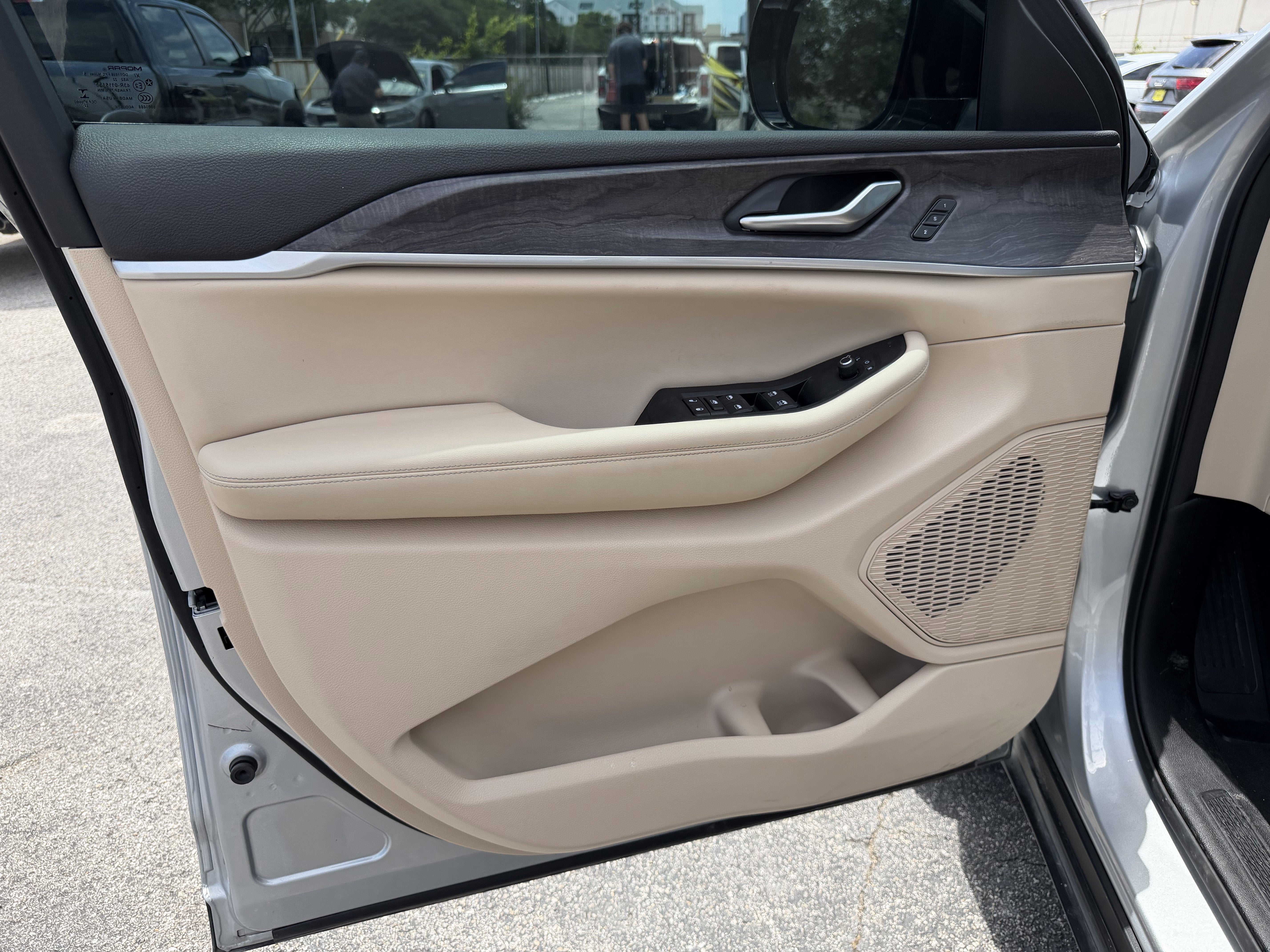 2023 Jeep Grand Cherokee L Limited 4x2