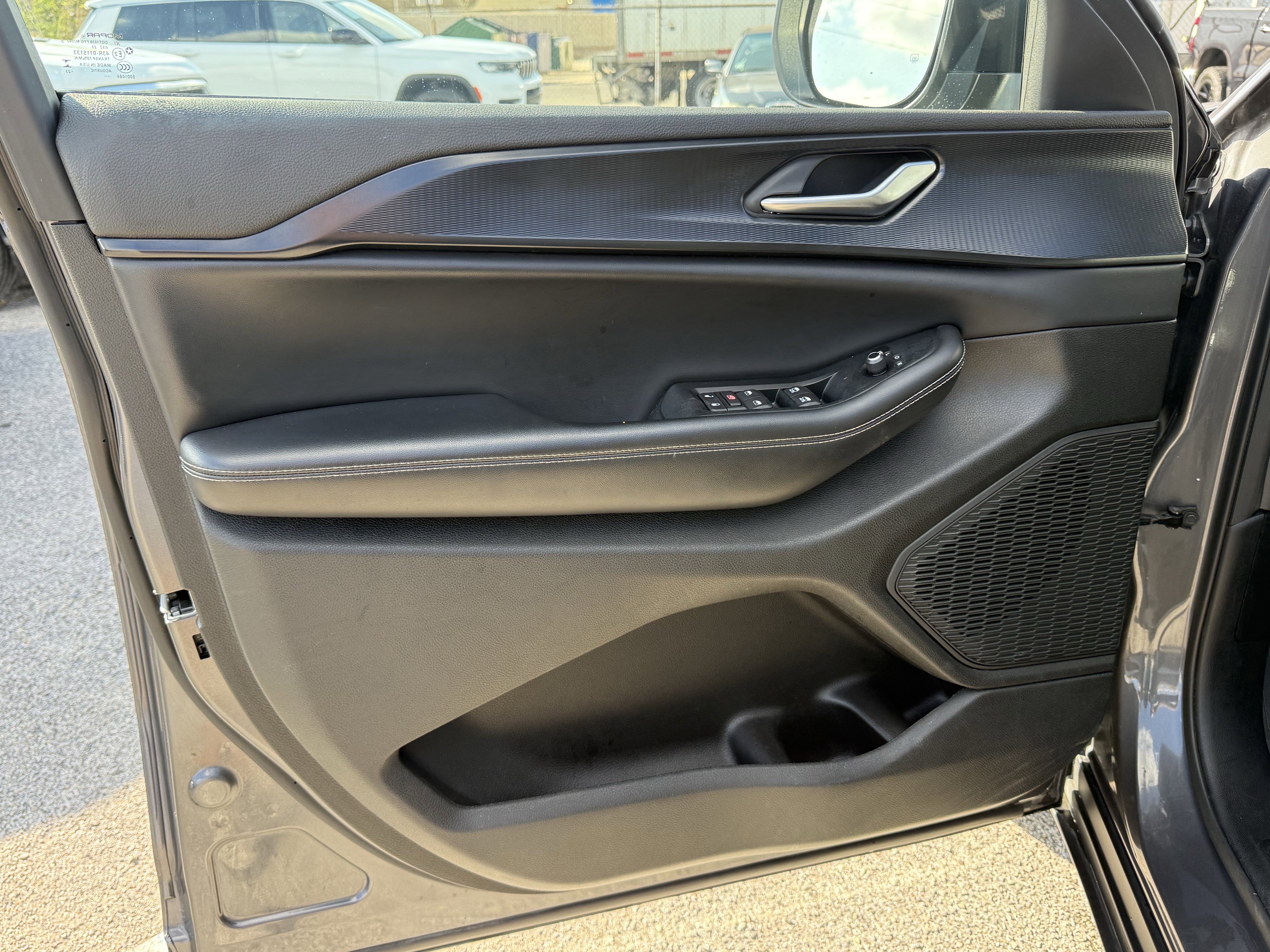 2023 Jeep Grand Cherokee L Laredo 4x4