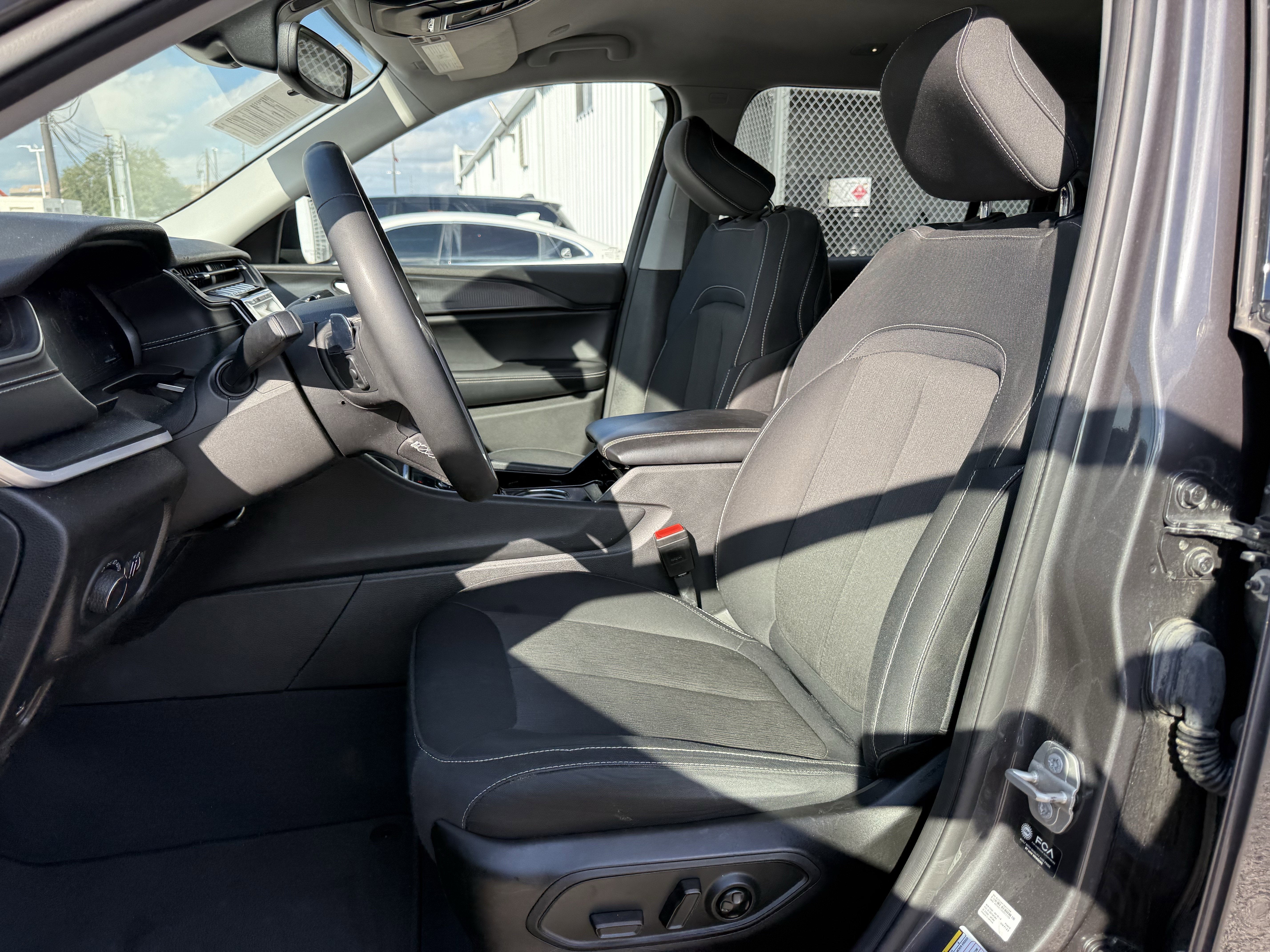 2023 Jeep Grand Cherokee L Laredo 4x4