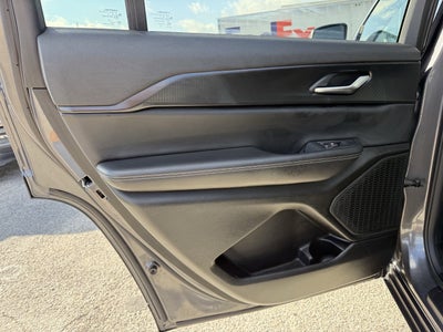 2023 Jeep Grand Cherokee L Laredo 4x4