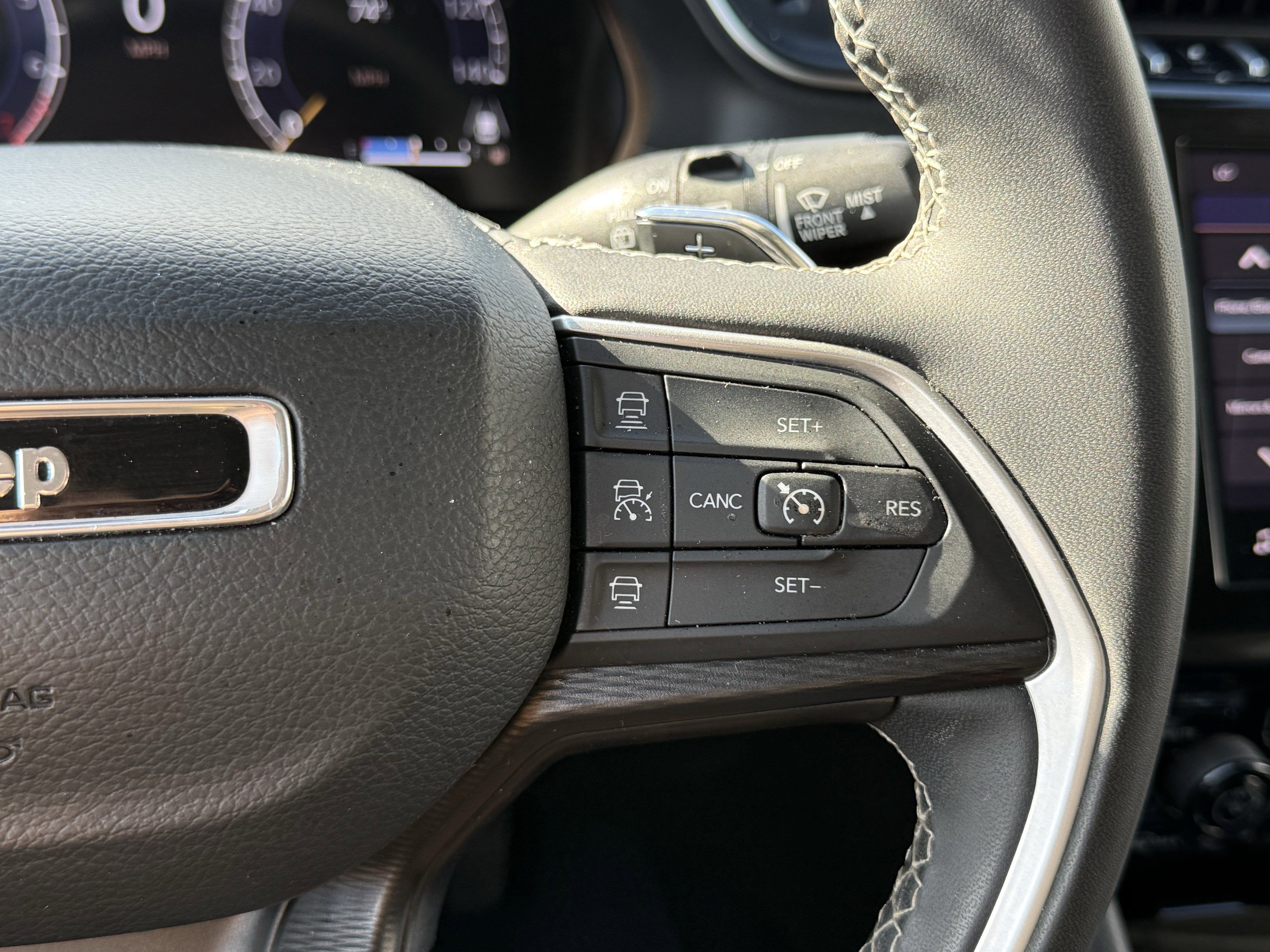 2023 Jeep Grand Cherokee L Laredo 4x4