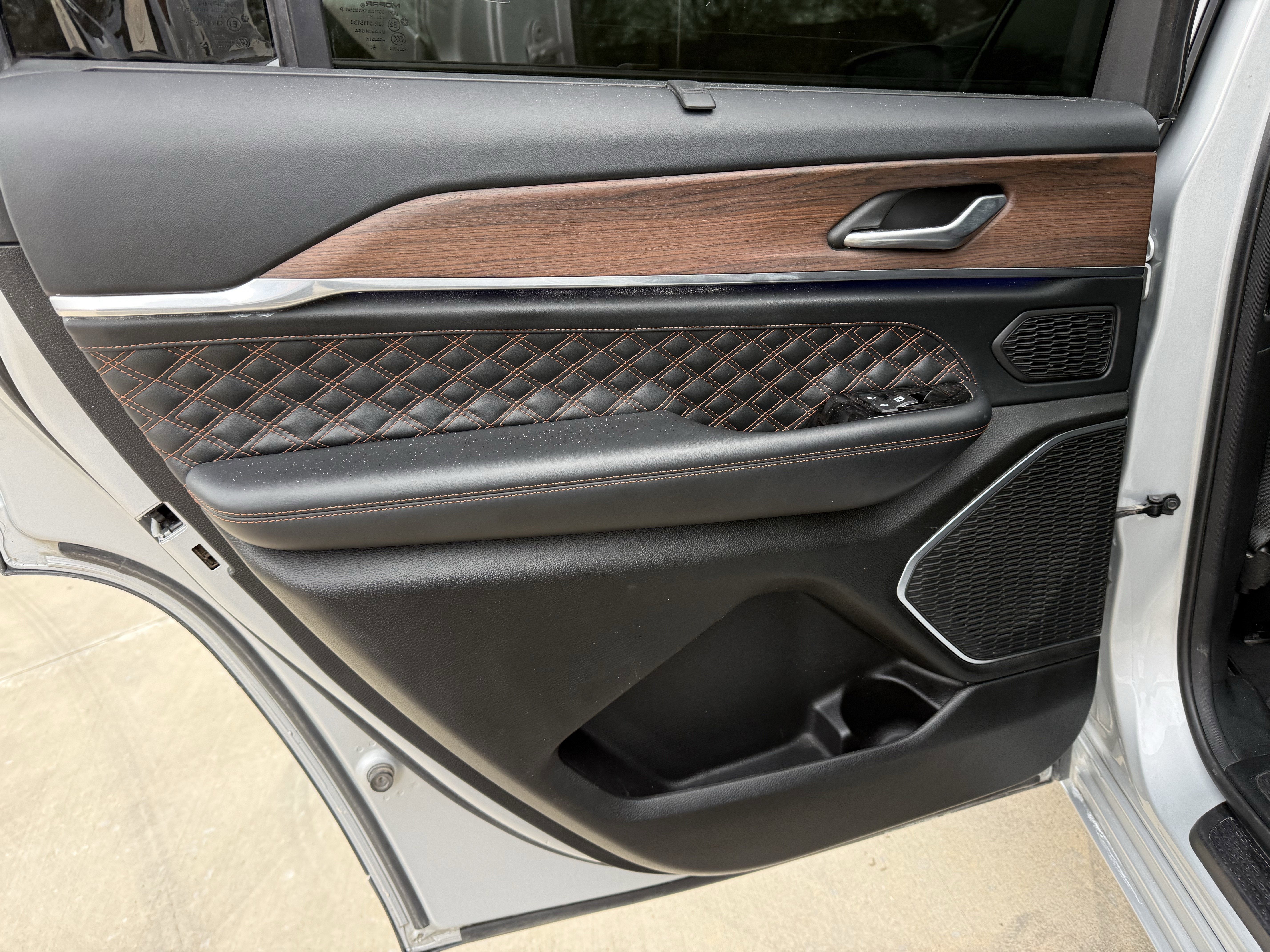 2022 Jeep Grand Cherokee L Summit 4x4