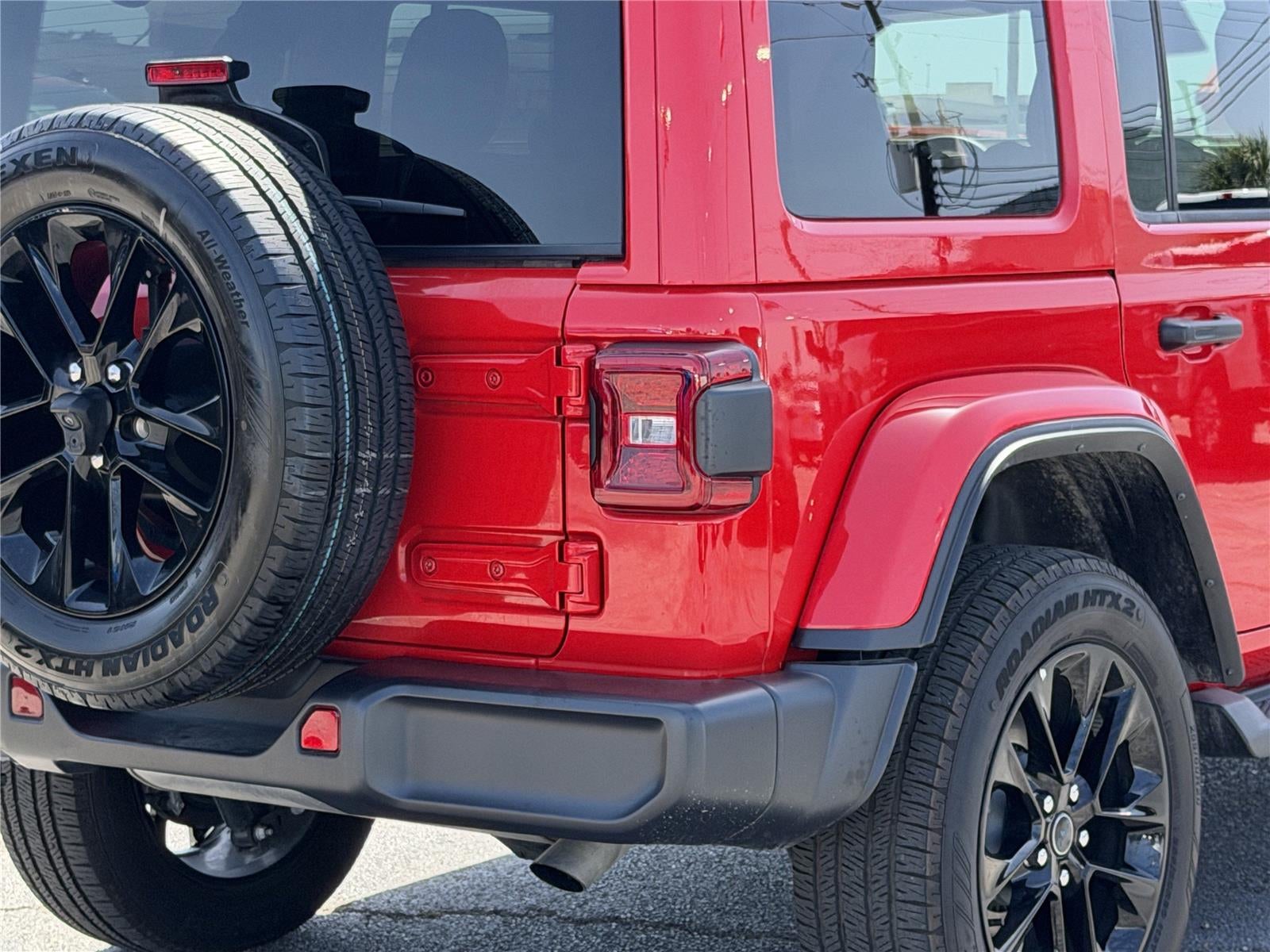 2025 Jeep WRANGLER SAHARA