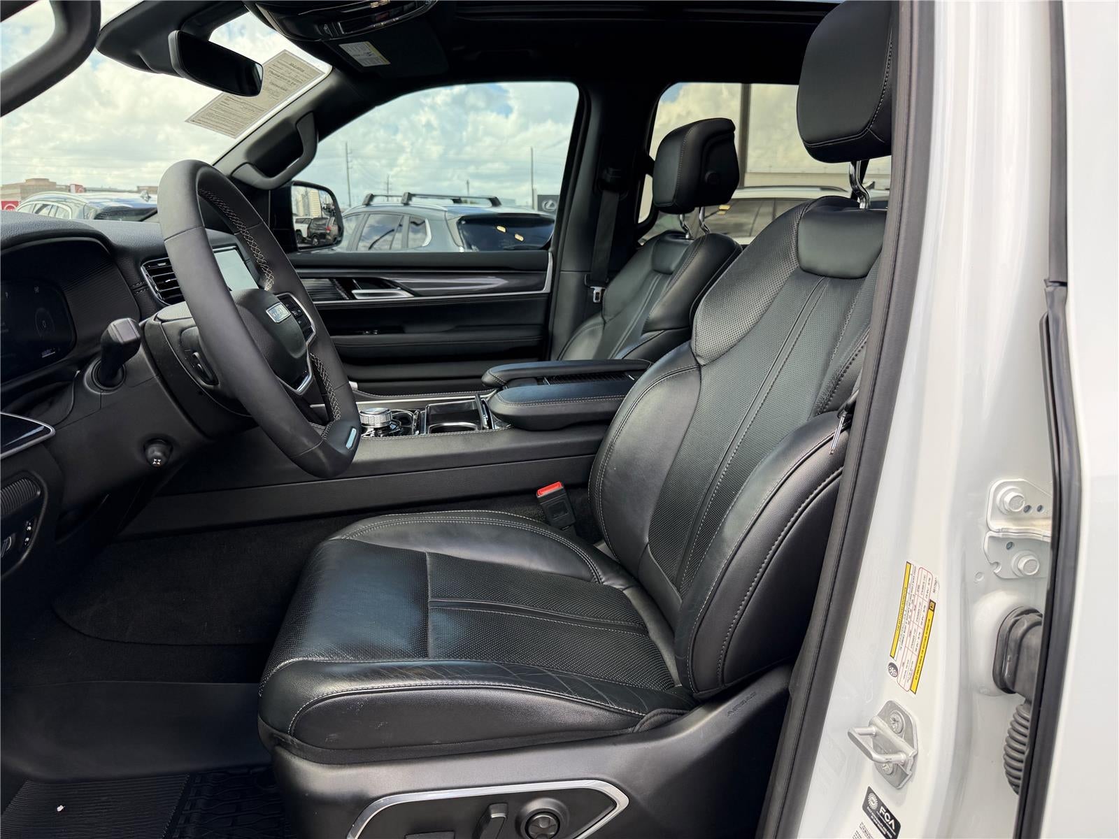 2024 Jeep Wagoneer BASE