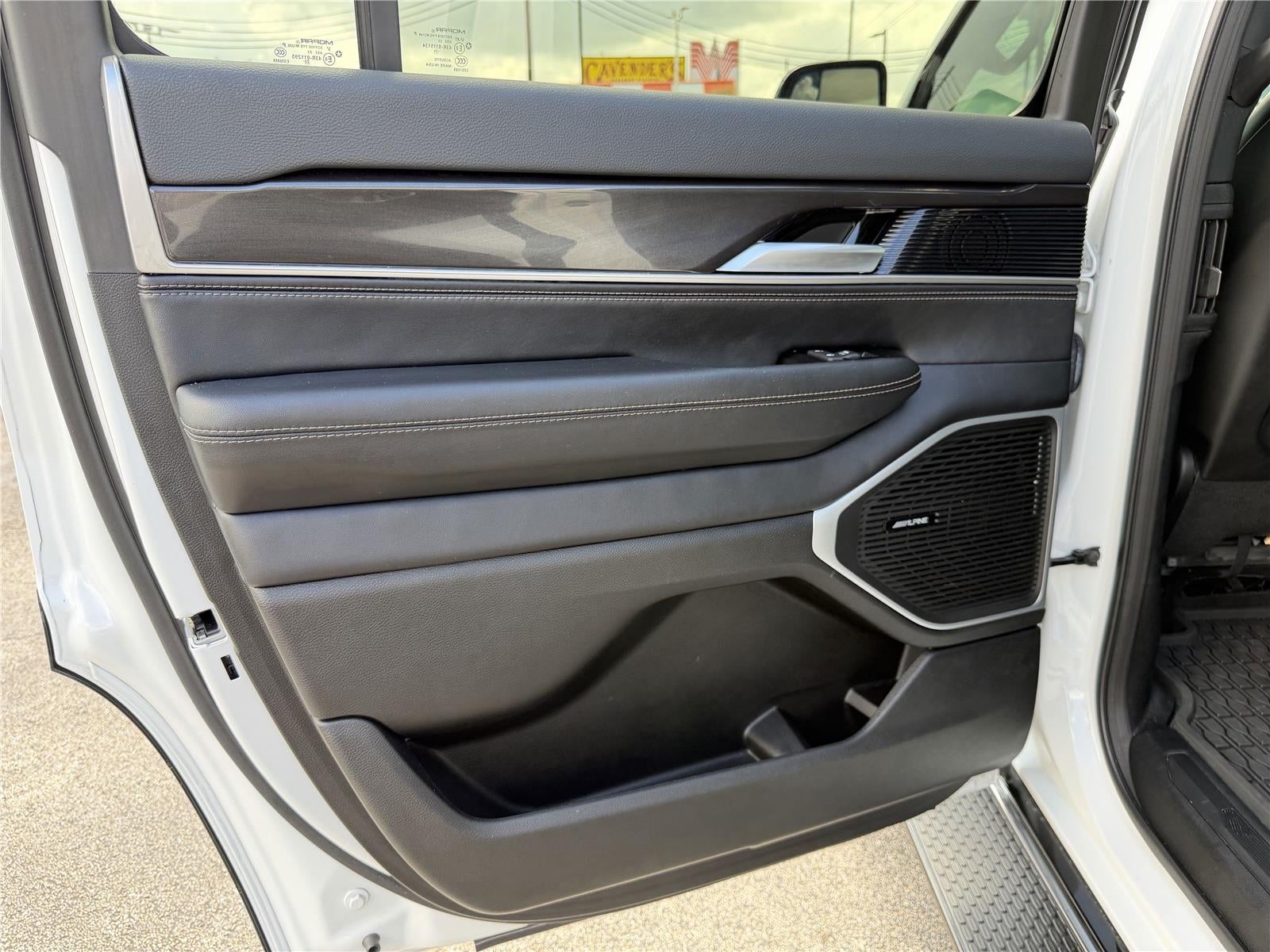 2024 Jeep Wagoneer BASE