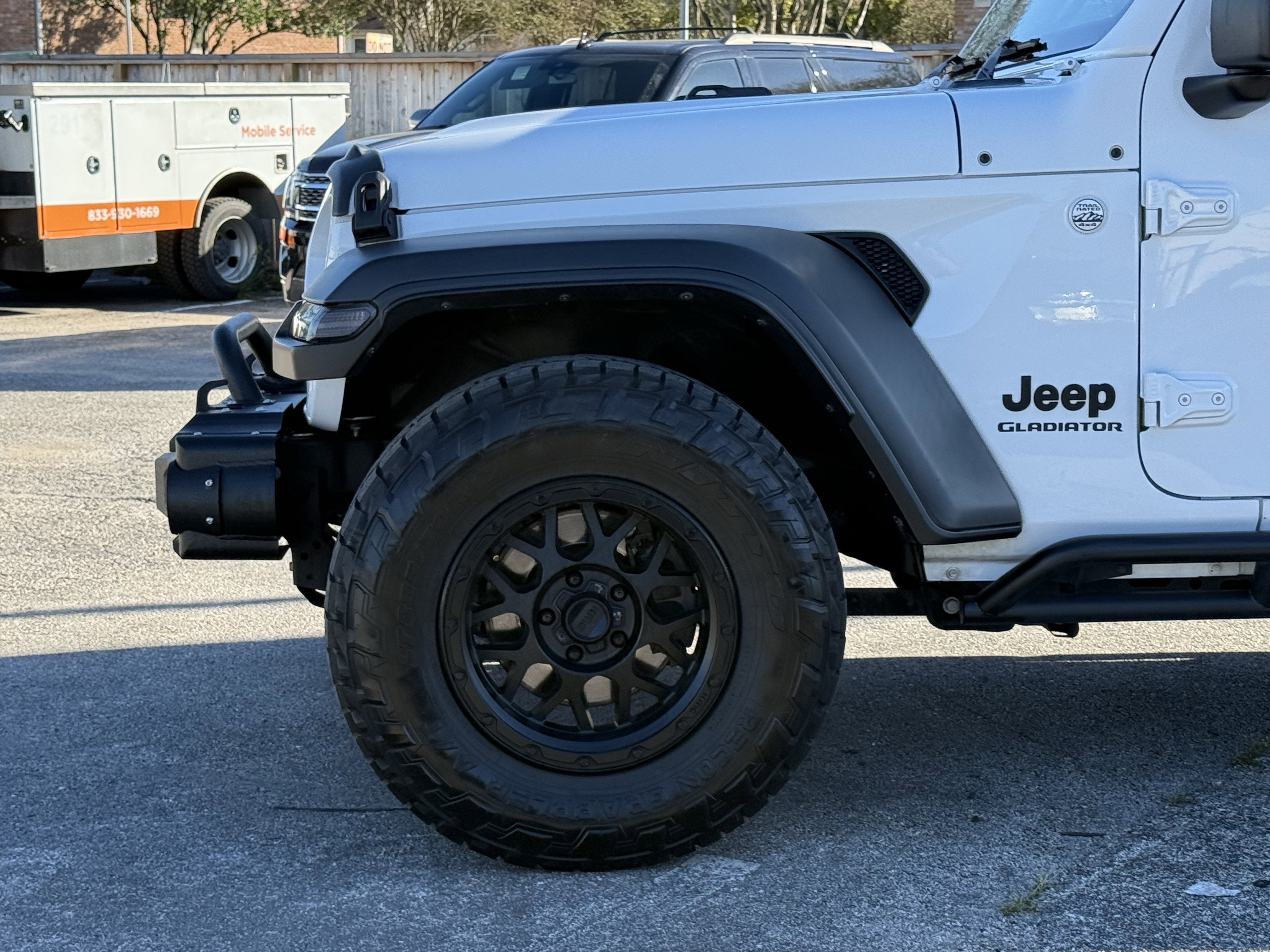 2020 Jeep Gladiator Sport photo 2