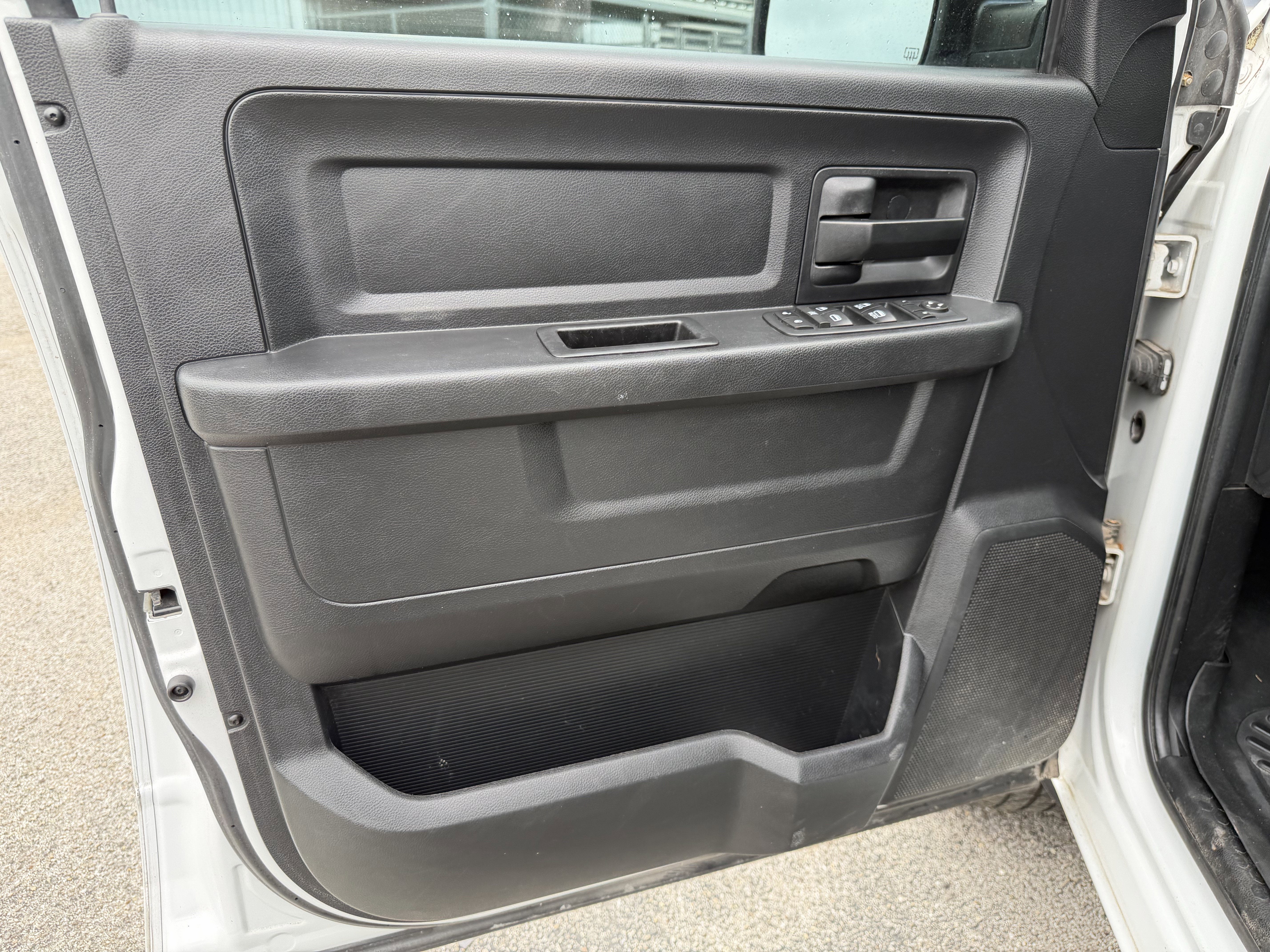 2017 RAM 1500 Express Quad Cab 4x2 6'4' Box