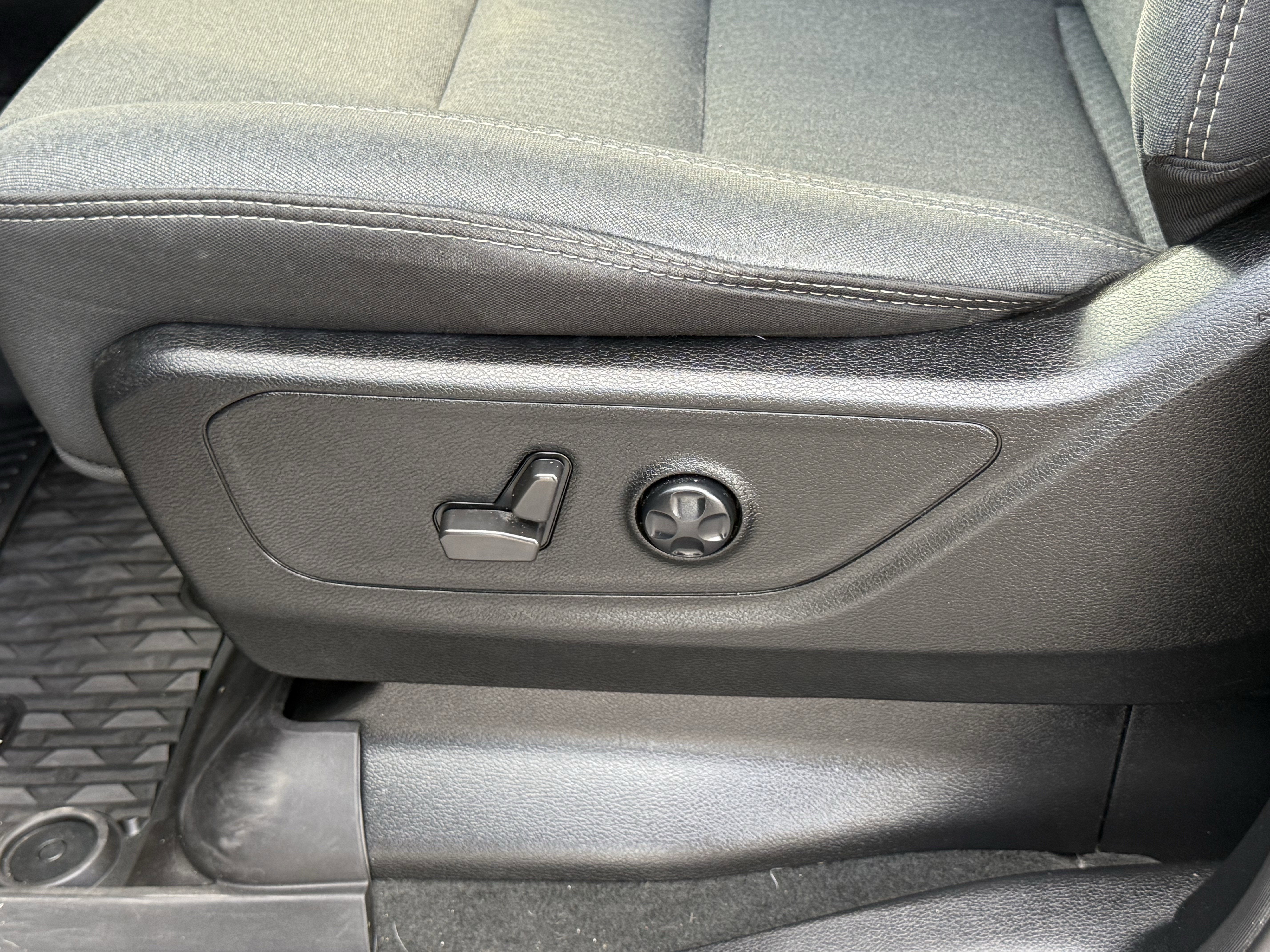 2021 RAM 1500 Lone Star Quad Cab 4x2 6'4' Box