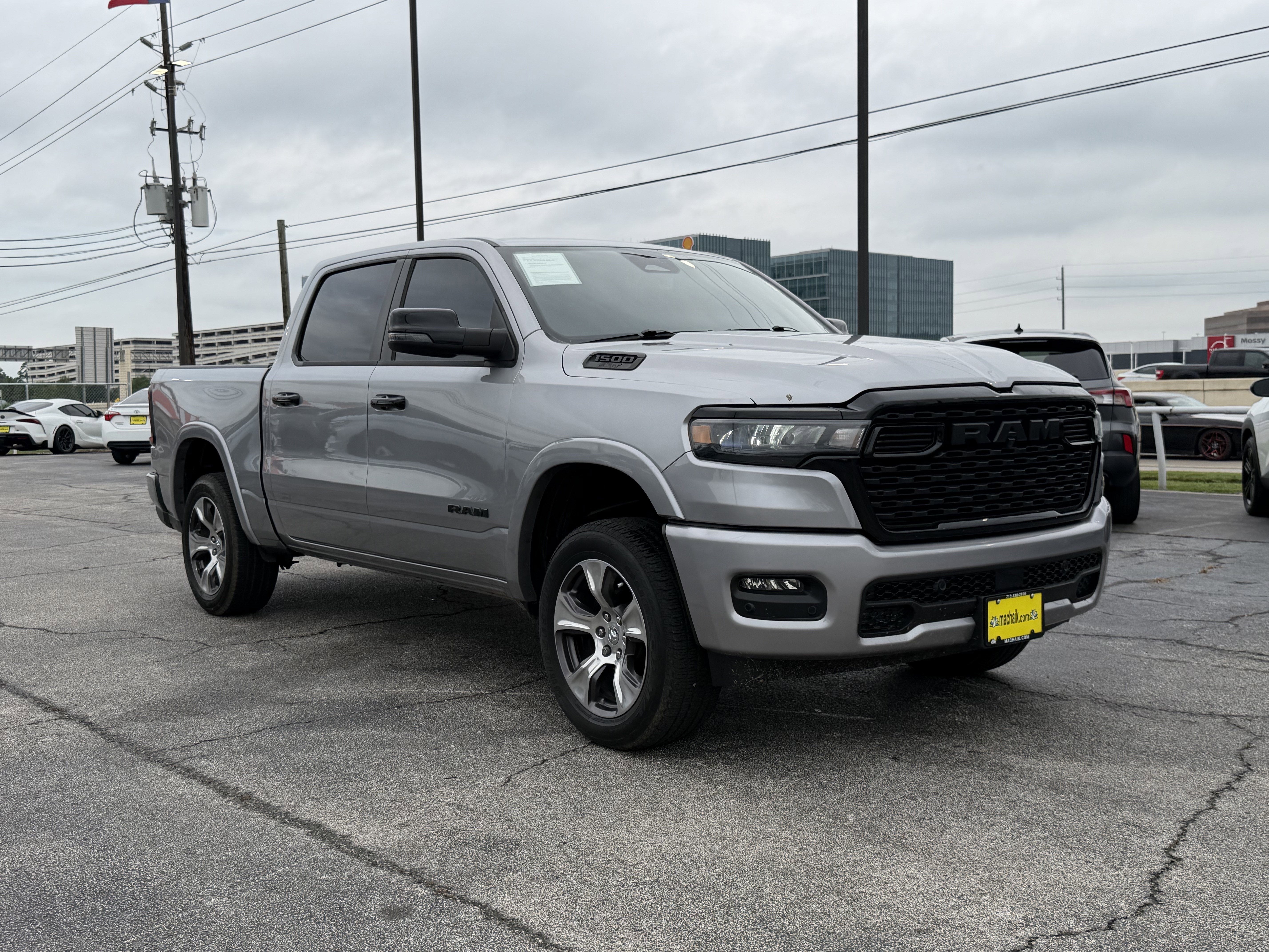 2025 RAM 1500 Lone Star Crew Cab 4x4 5'7' Box