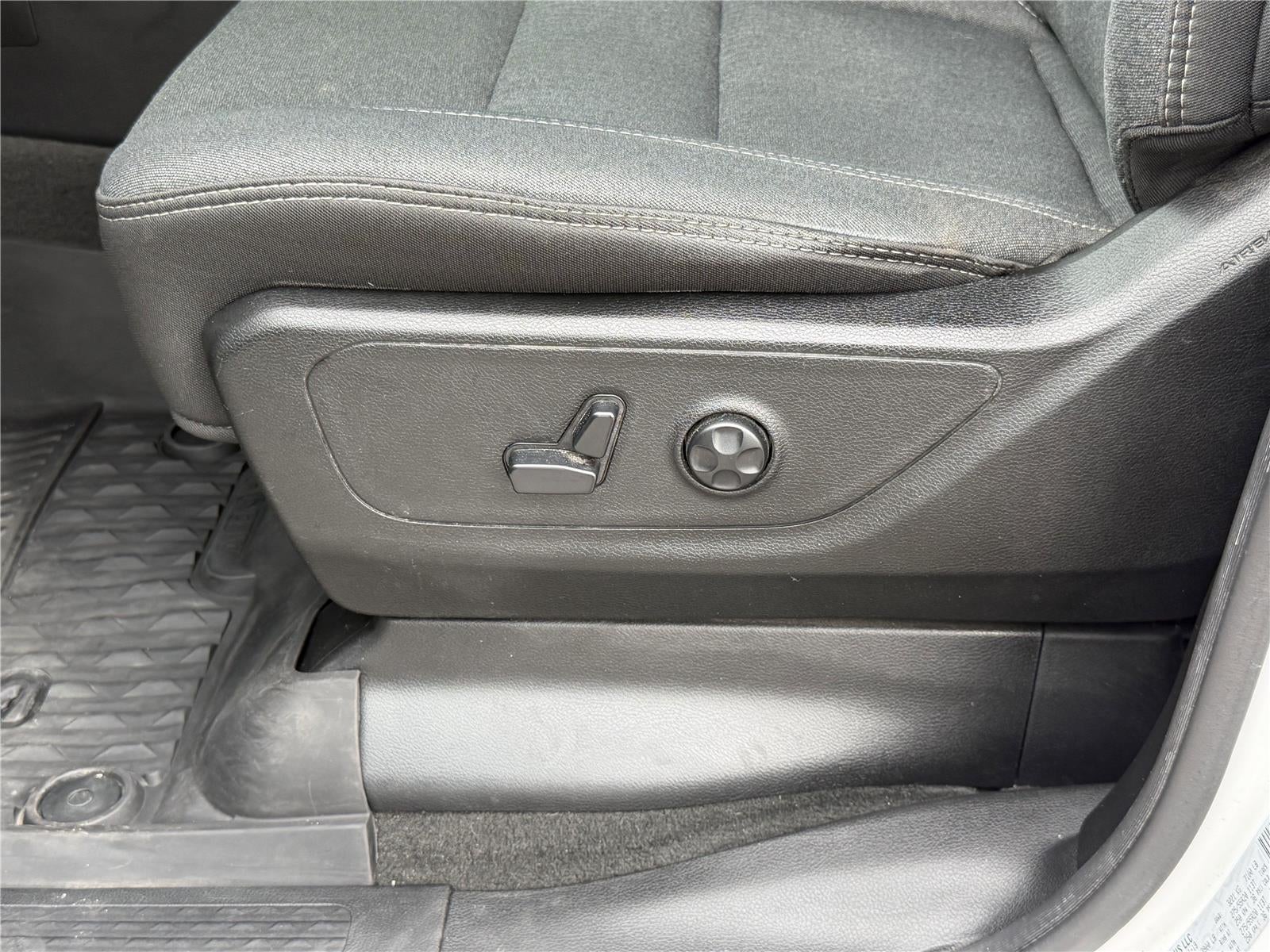 2020 RAM 1500 Lone Star Crew Cab 4x4 5'7' Box