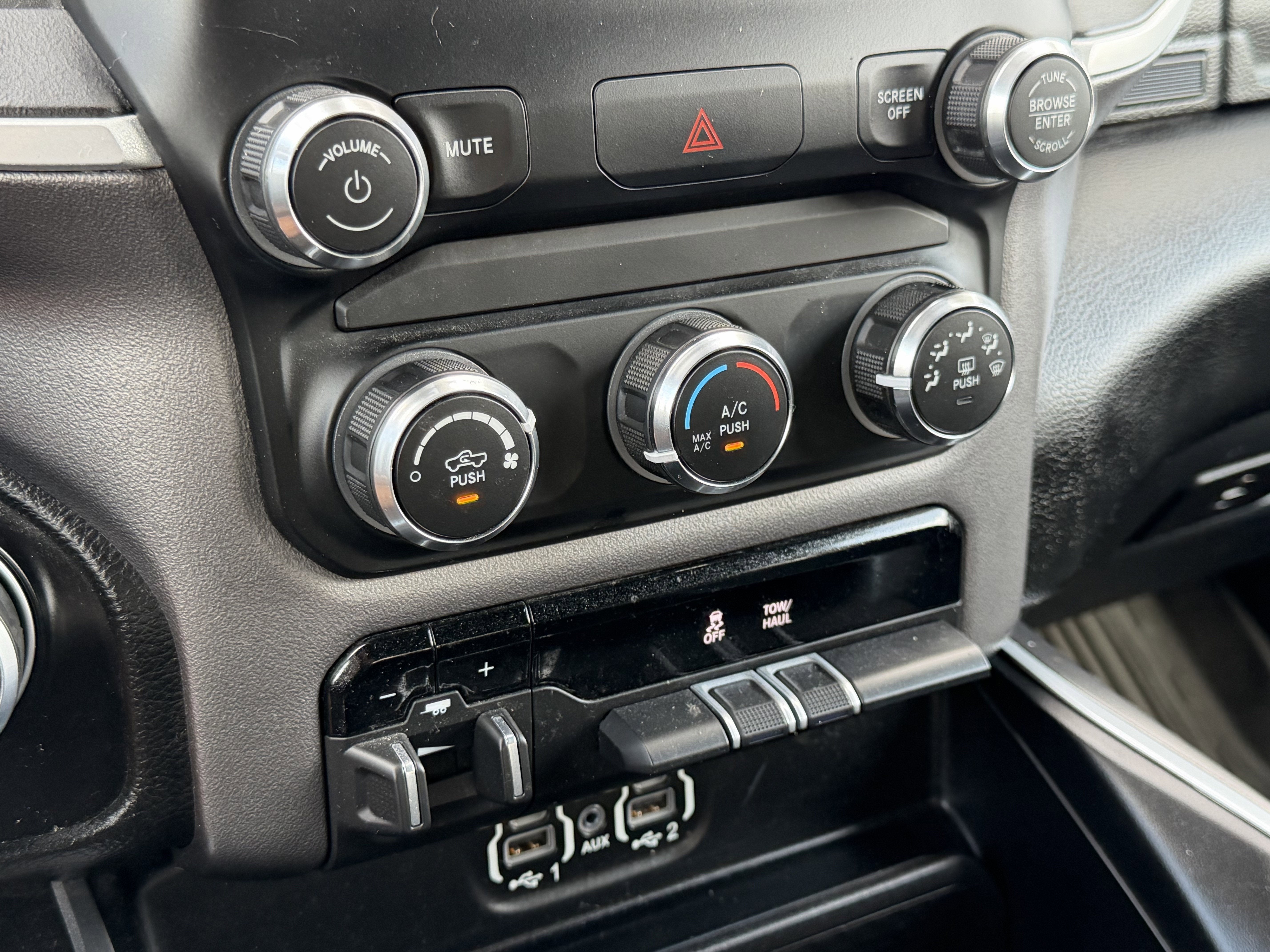 2022 RAM 1500 Big Horn Crew Cab 4x4 5'7' Box