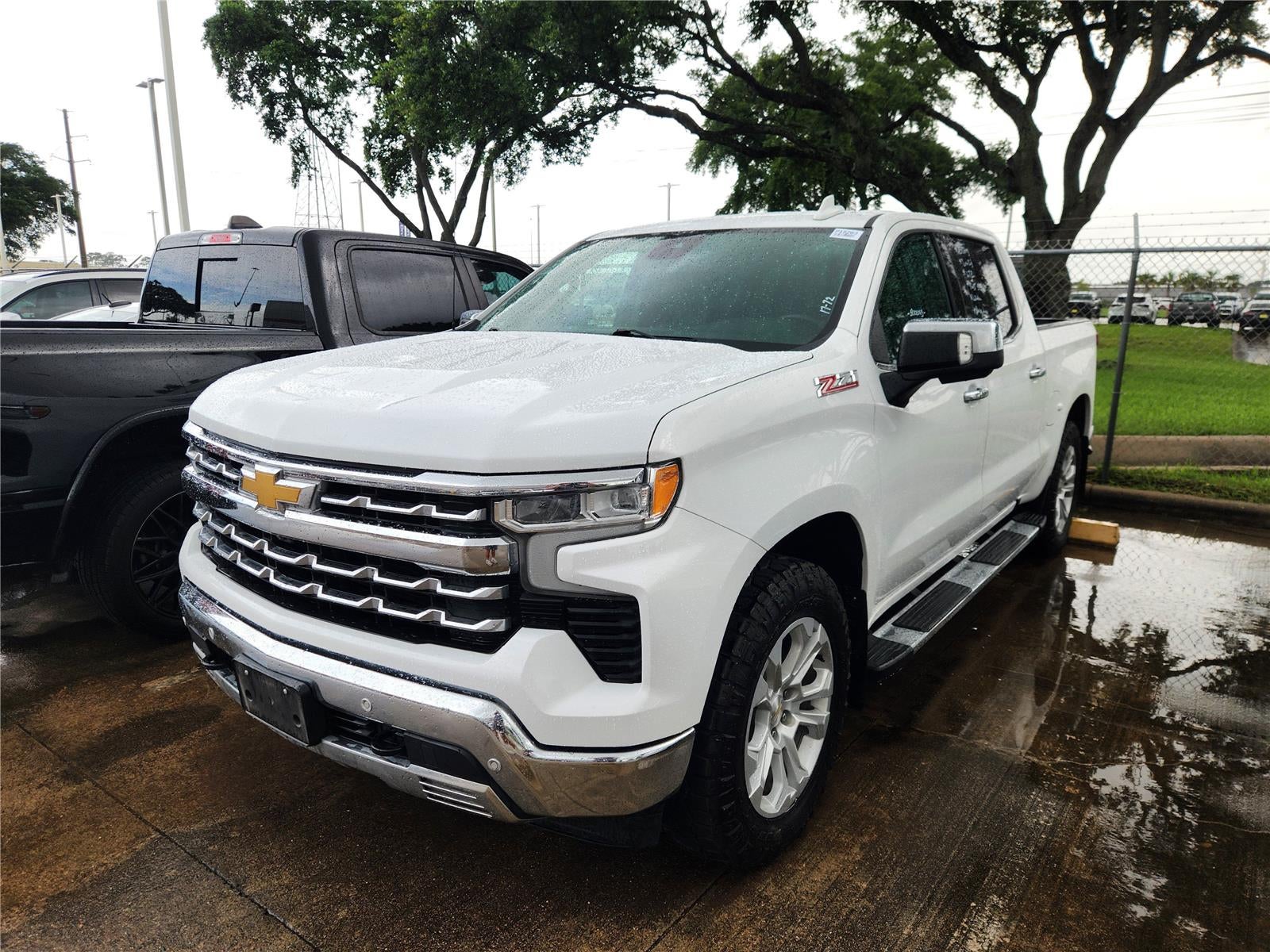 2023 Chevrolet SILVERADO 1500 4WD Crew Cab Short Bed LTZ