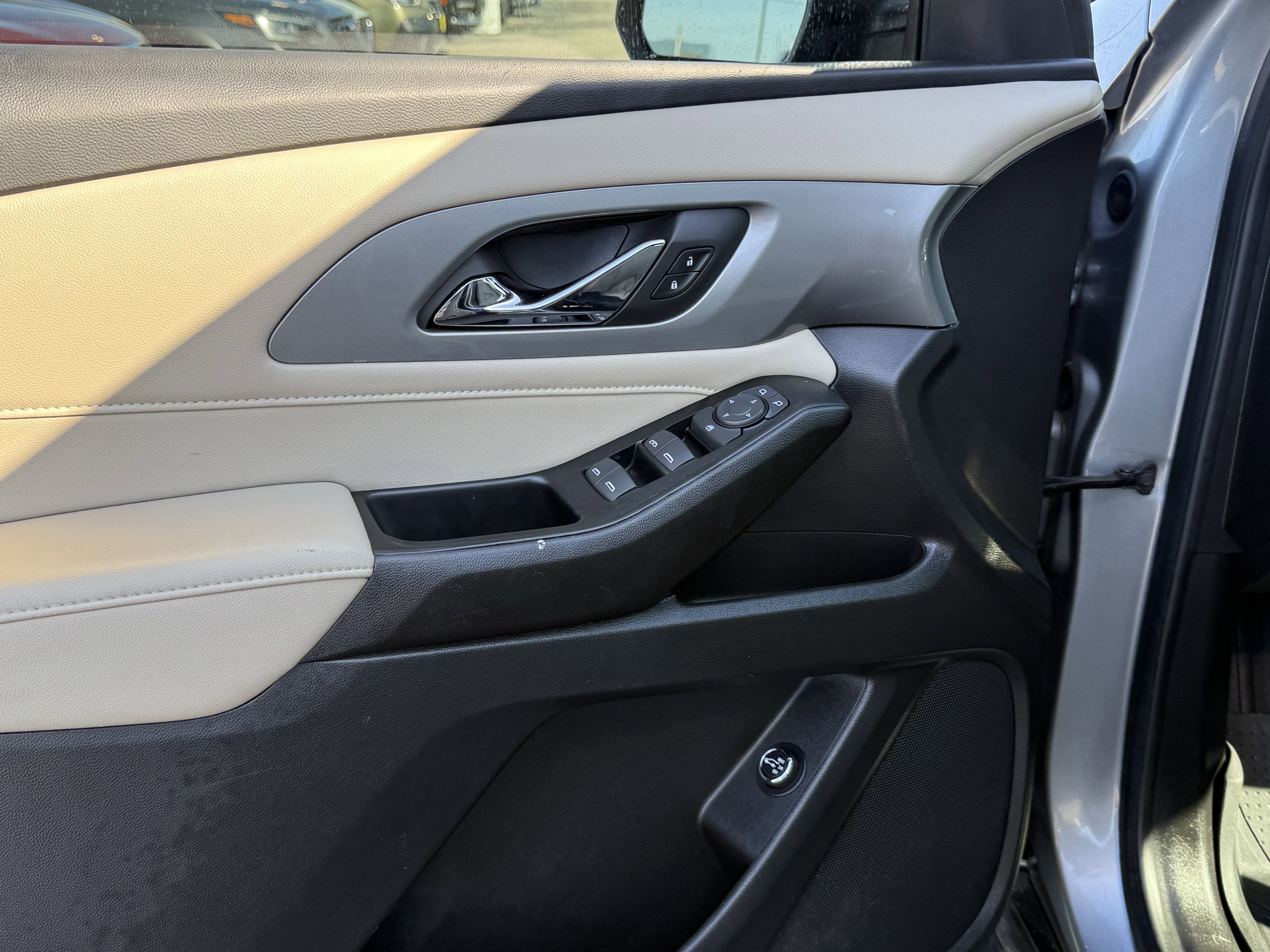 2023 Chevrolet Traverse FWD LT Leather