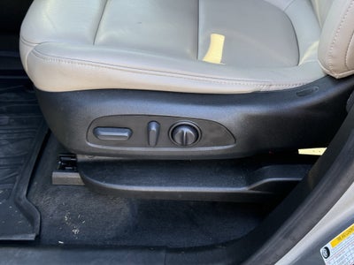 2023 Chevrolet Traverse FWD LT Leather