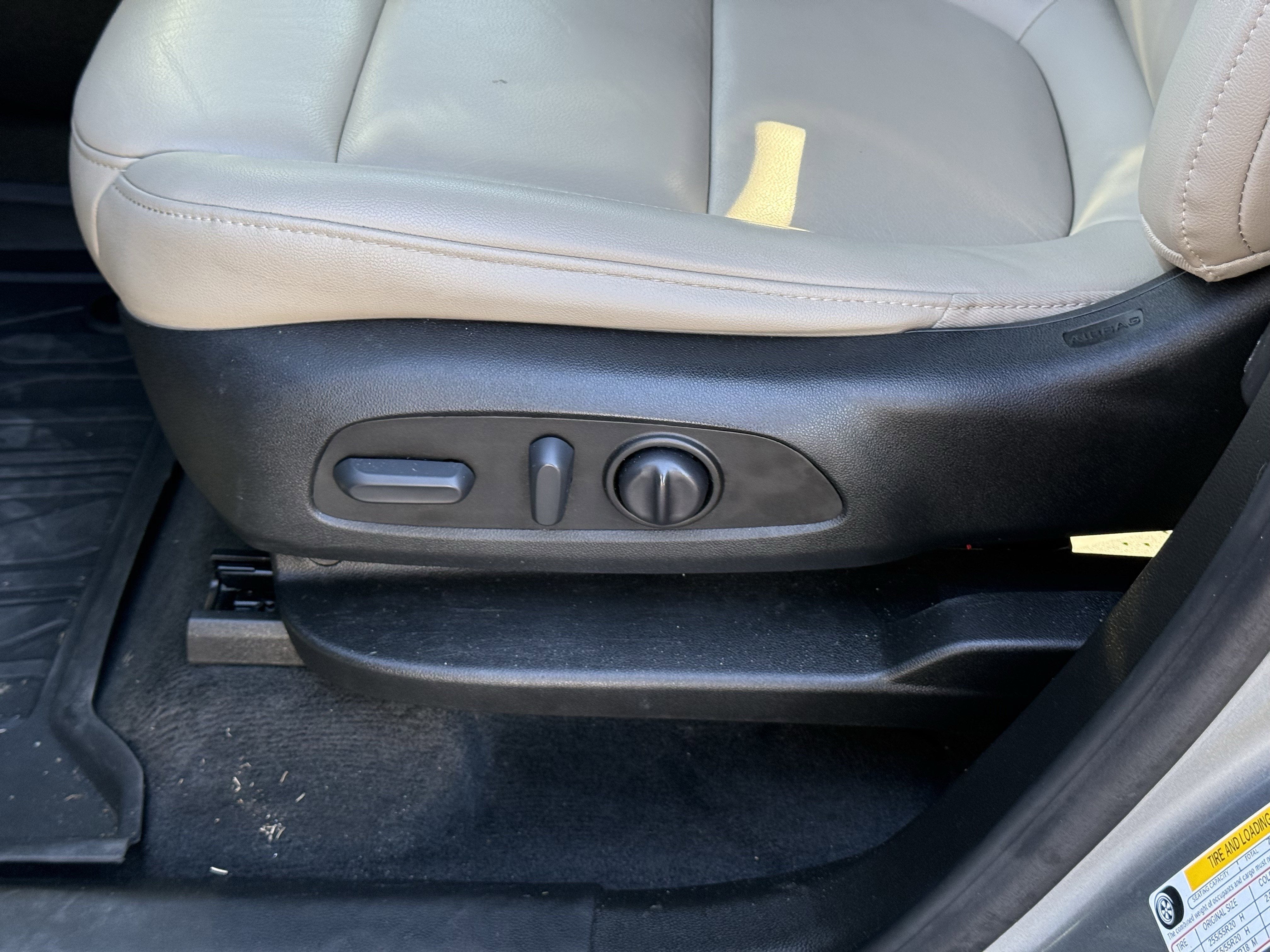 2023 Chevrolet Traverse FWD LT Leather