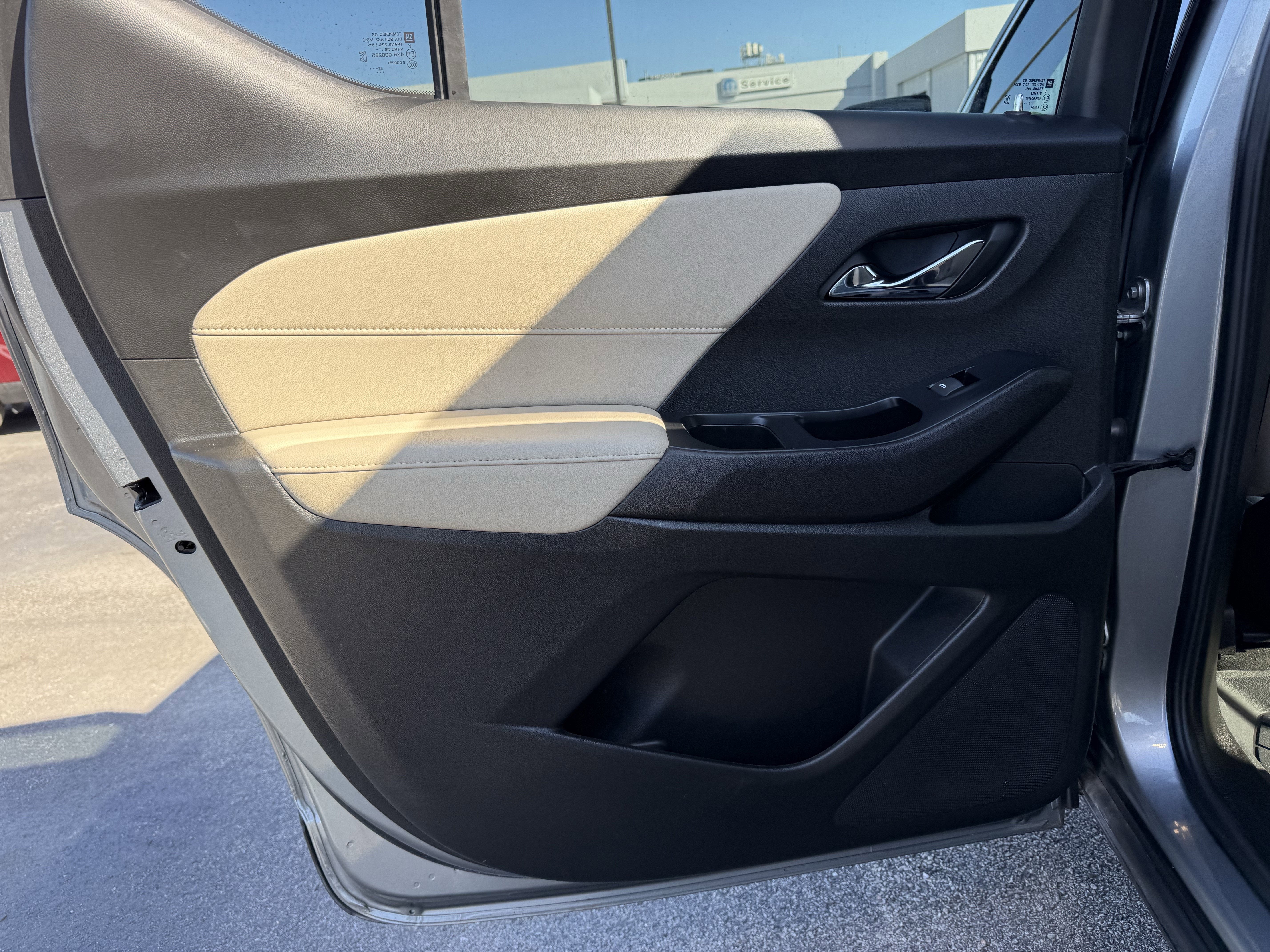 2023 Chevrolet Traverse FWD LT Leather