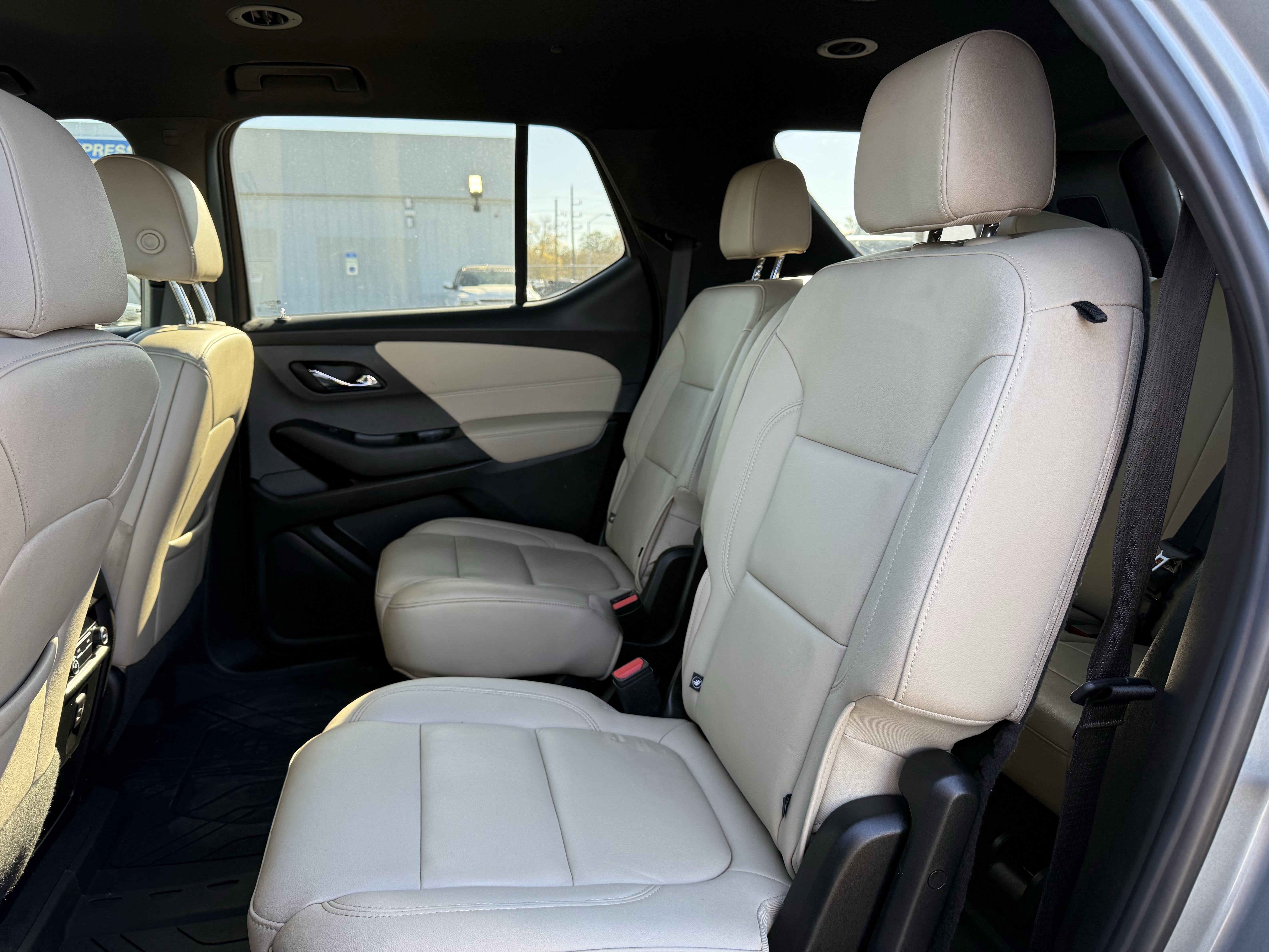 2023 Chevrolet Traverse FWD LT Leather
