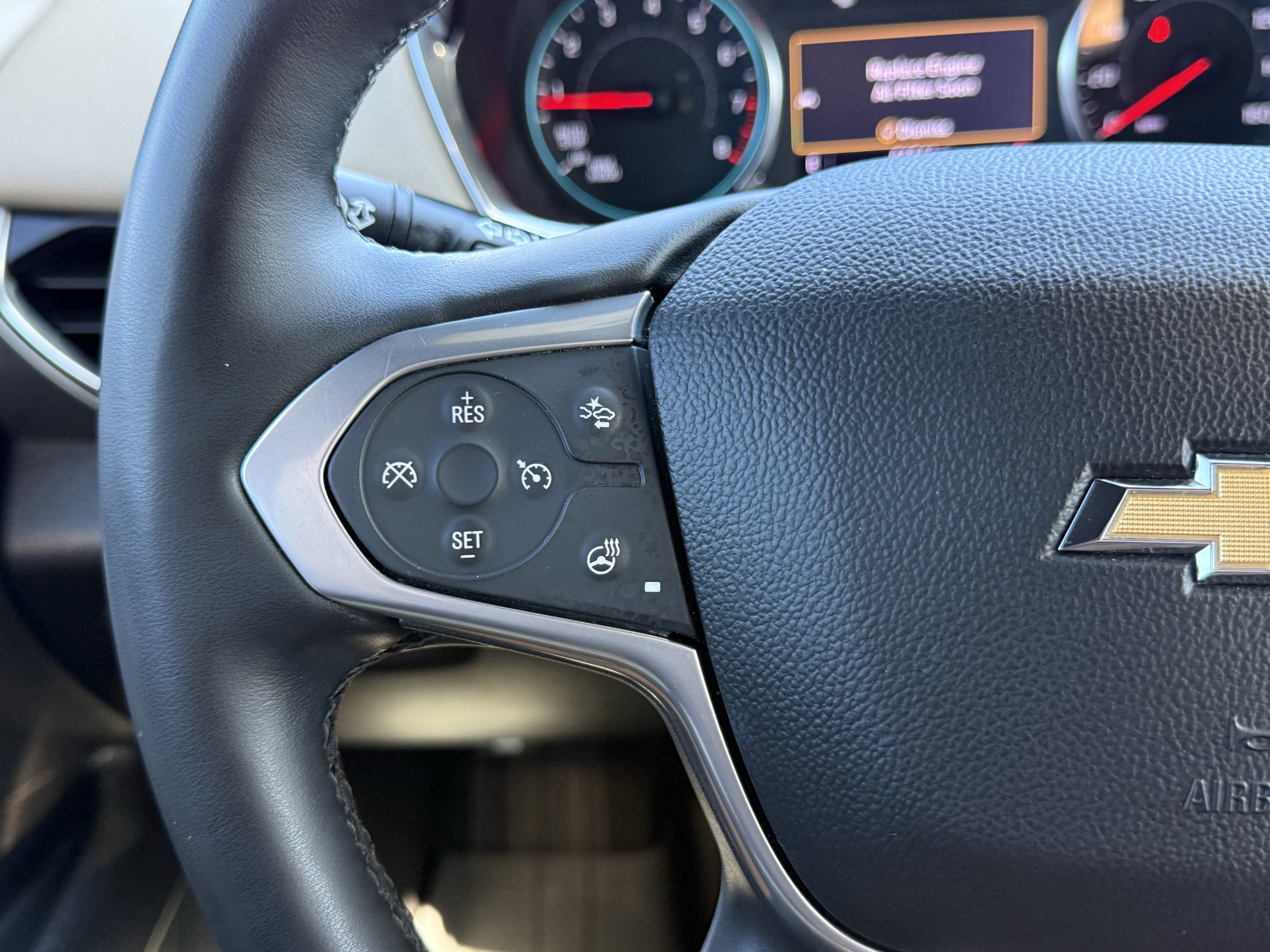 2023 Chevrolet Traverse FWD LT Leather