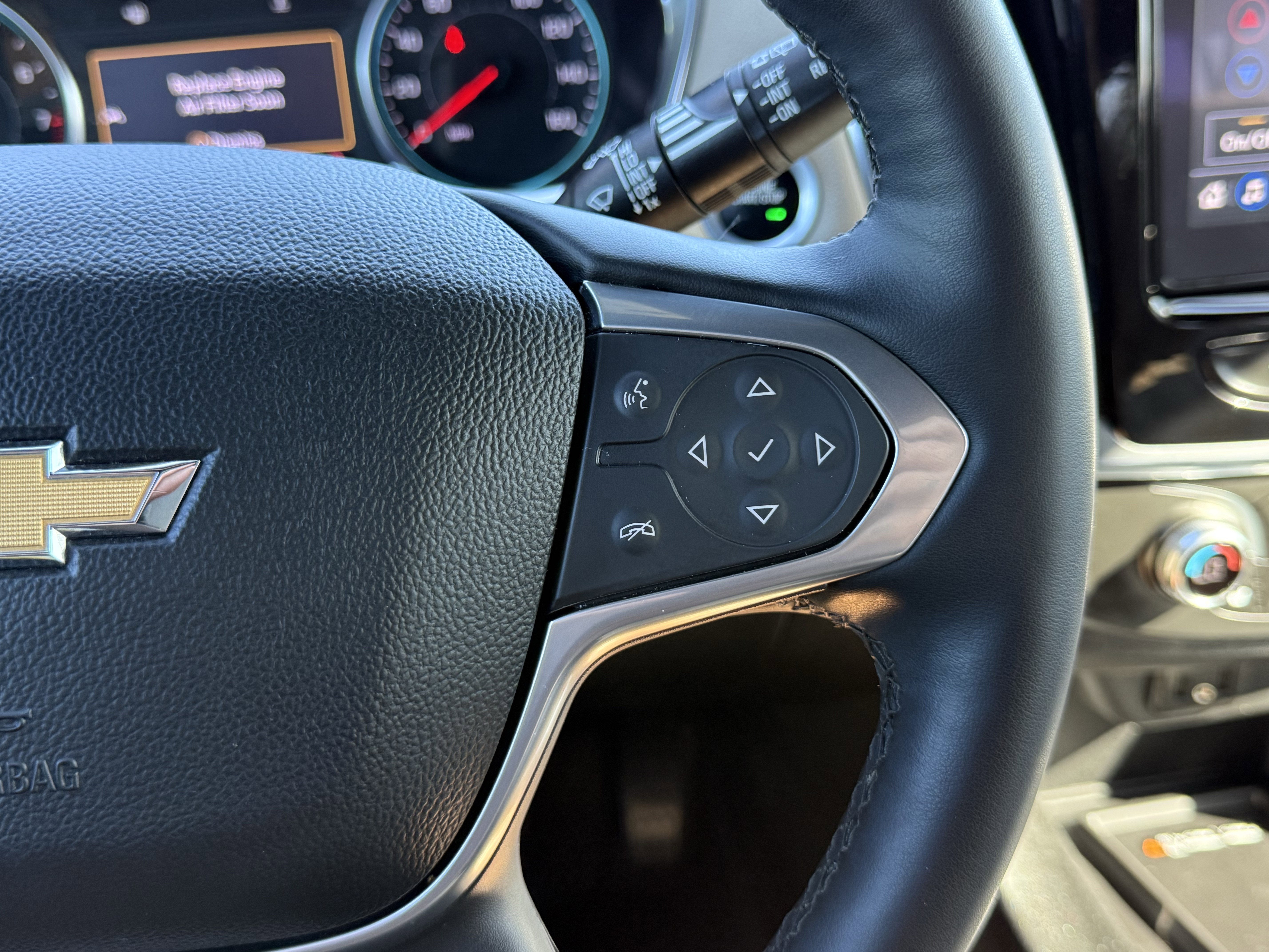 2023 Chevrolet Traverse FWD LT Leather