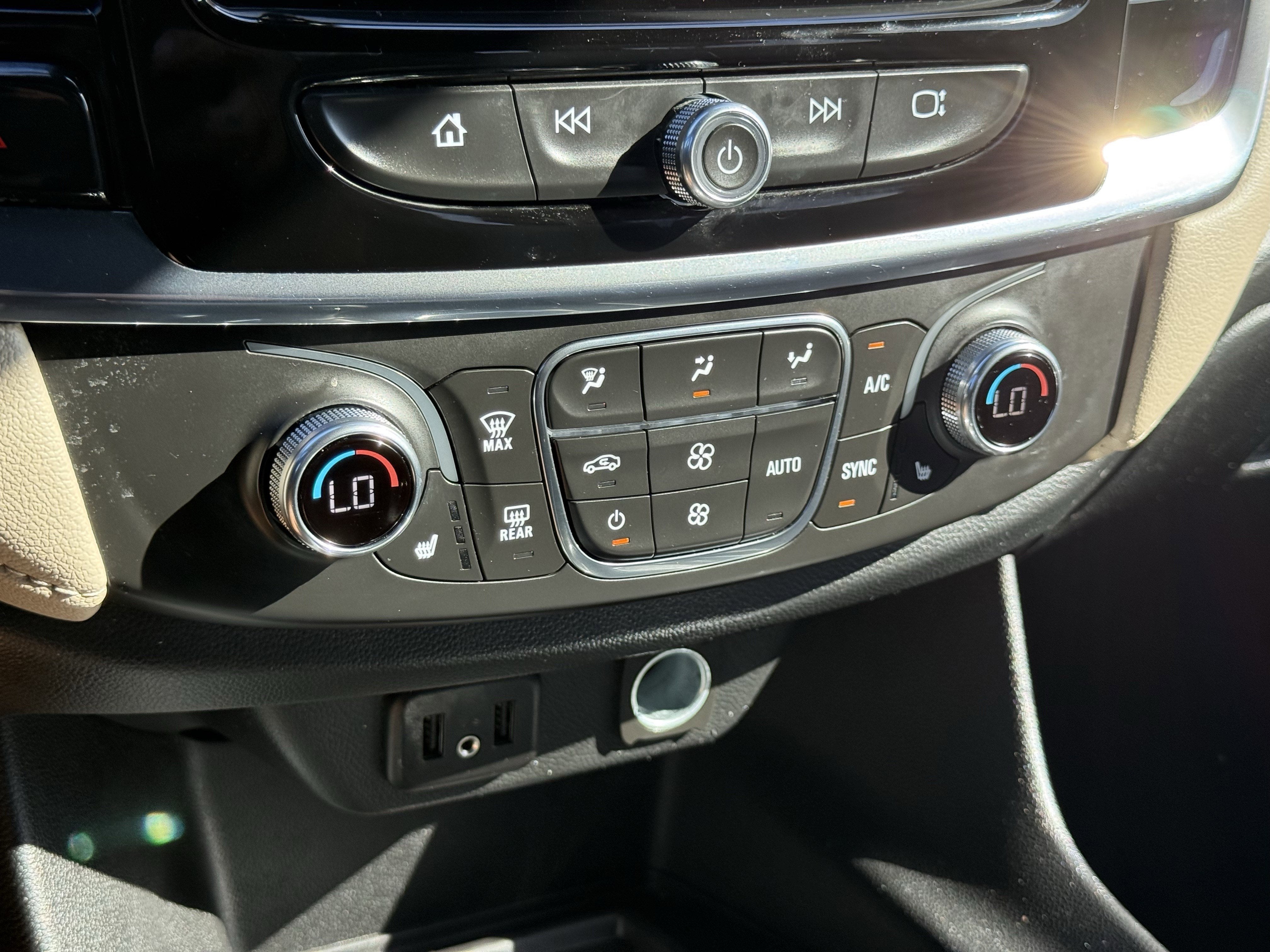 2023 Chevrolet Traverse FWD LT Leather