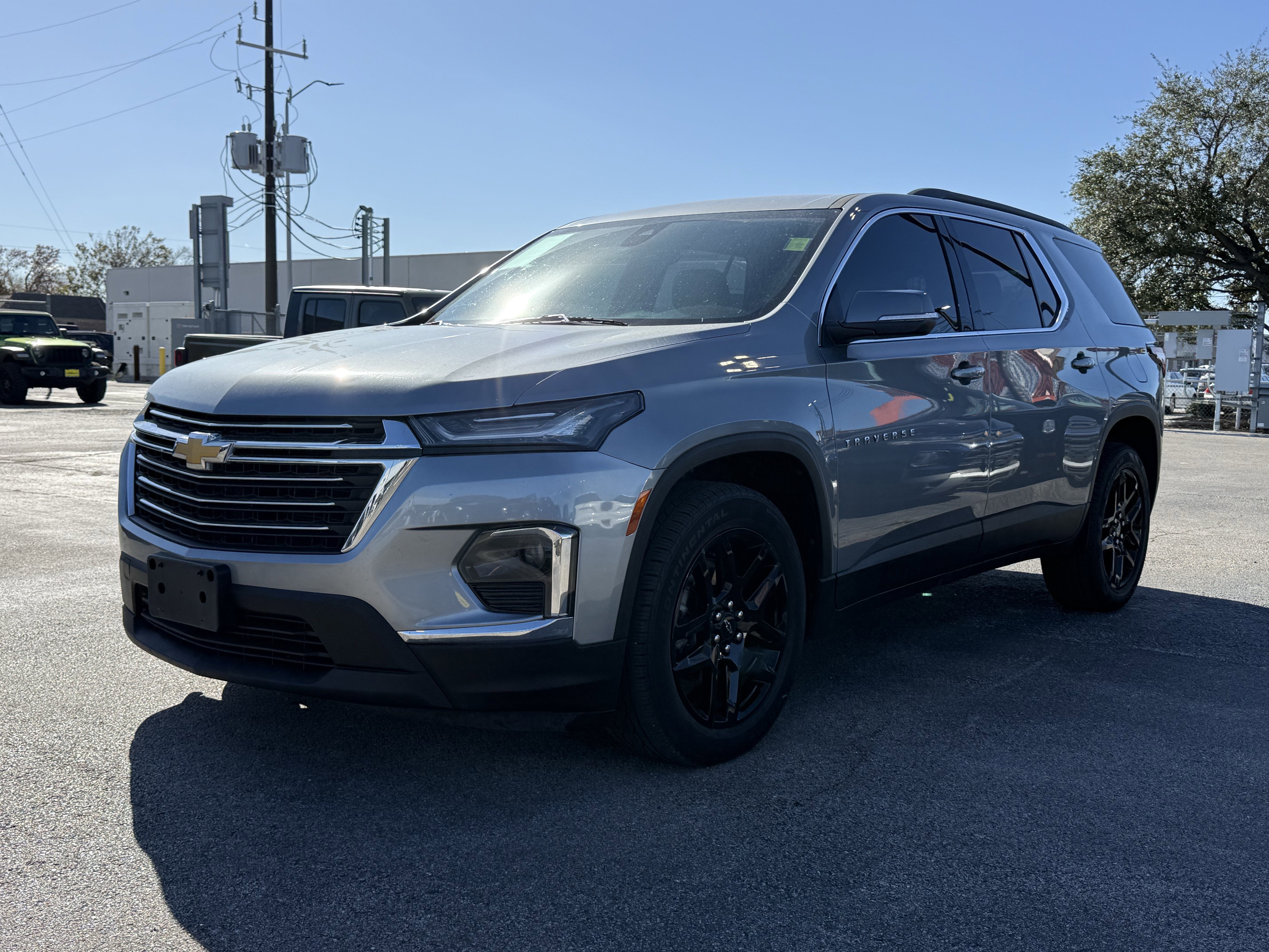 2023 Chevrolet Traverse FWD LT Leather