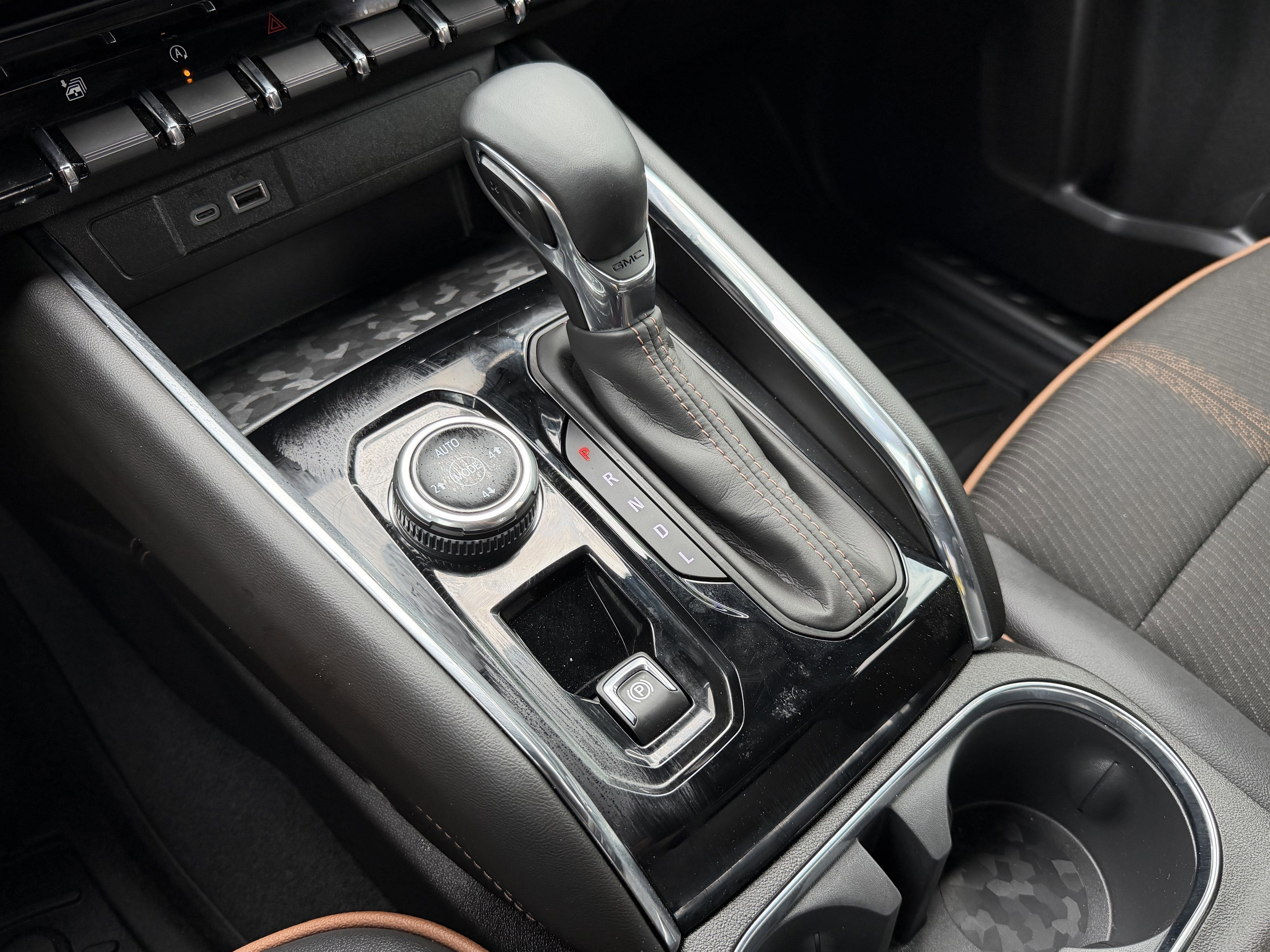 2024 GMC Canyon 4WD AT4
