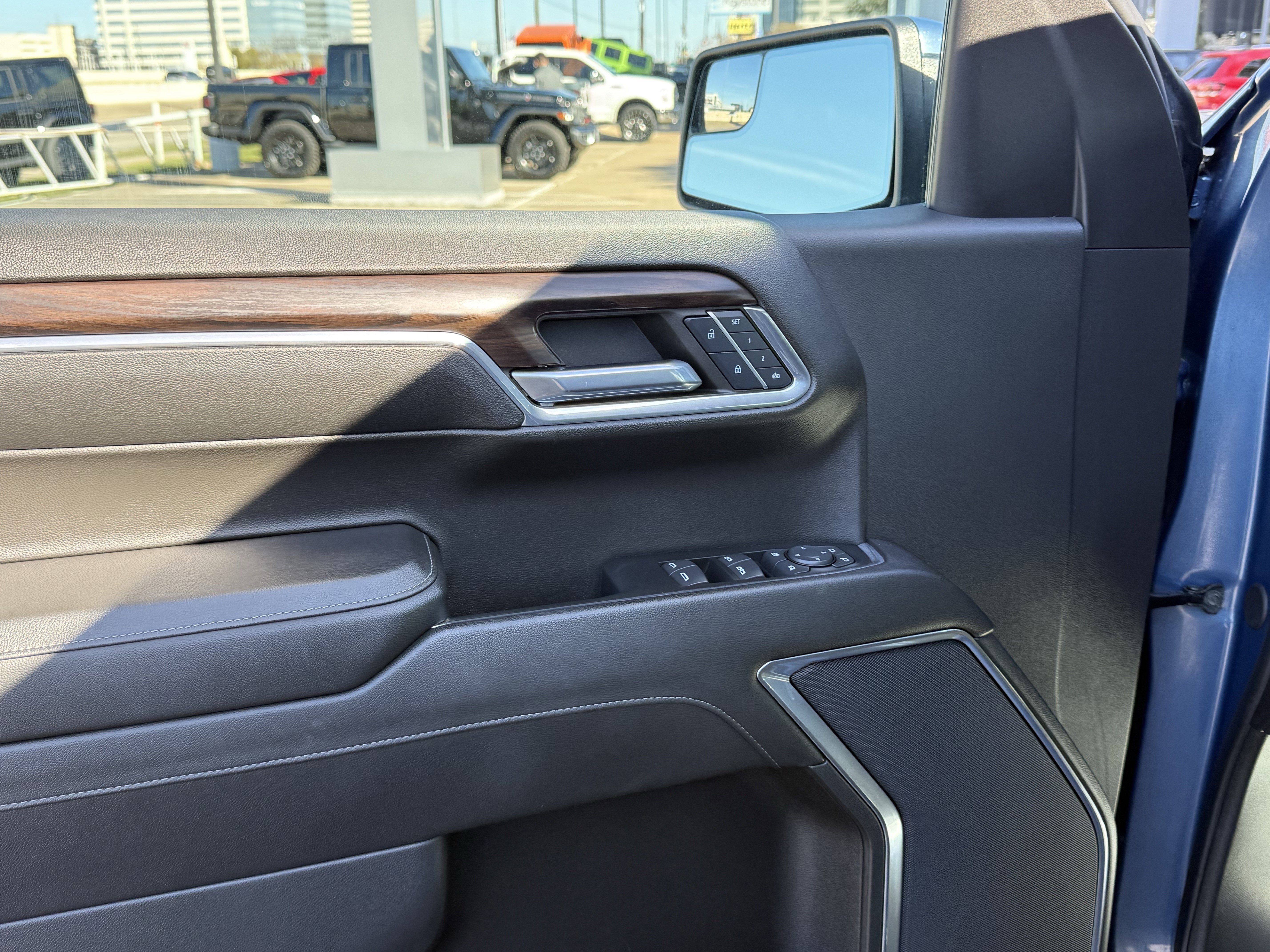 2024 GMC Sierra 1500 2WD Crew Cab Short Box SLT