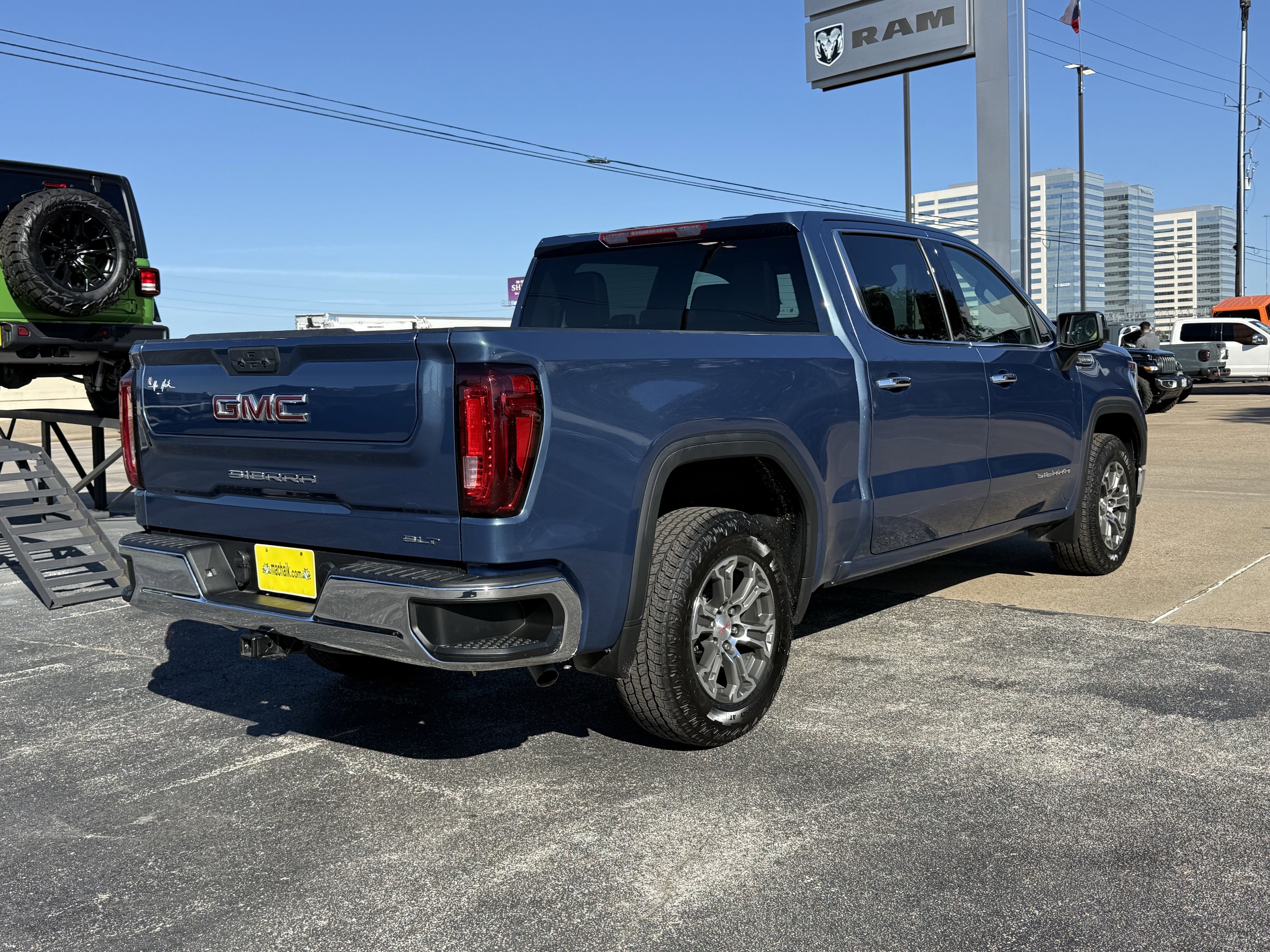 2024 GMC Sierra 1500 2WD Crew Cab Short Box SLT