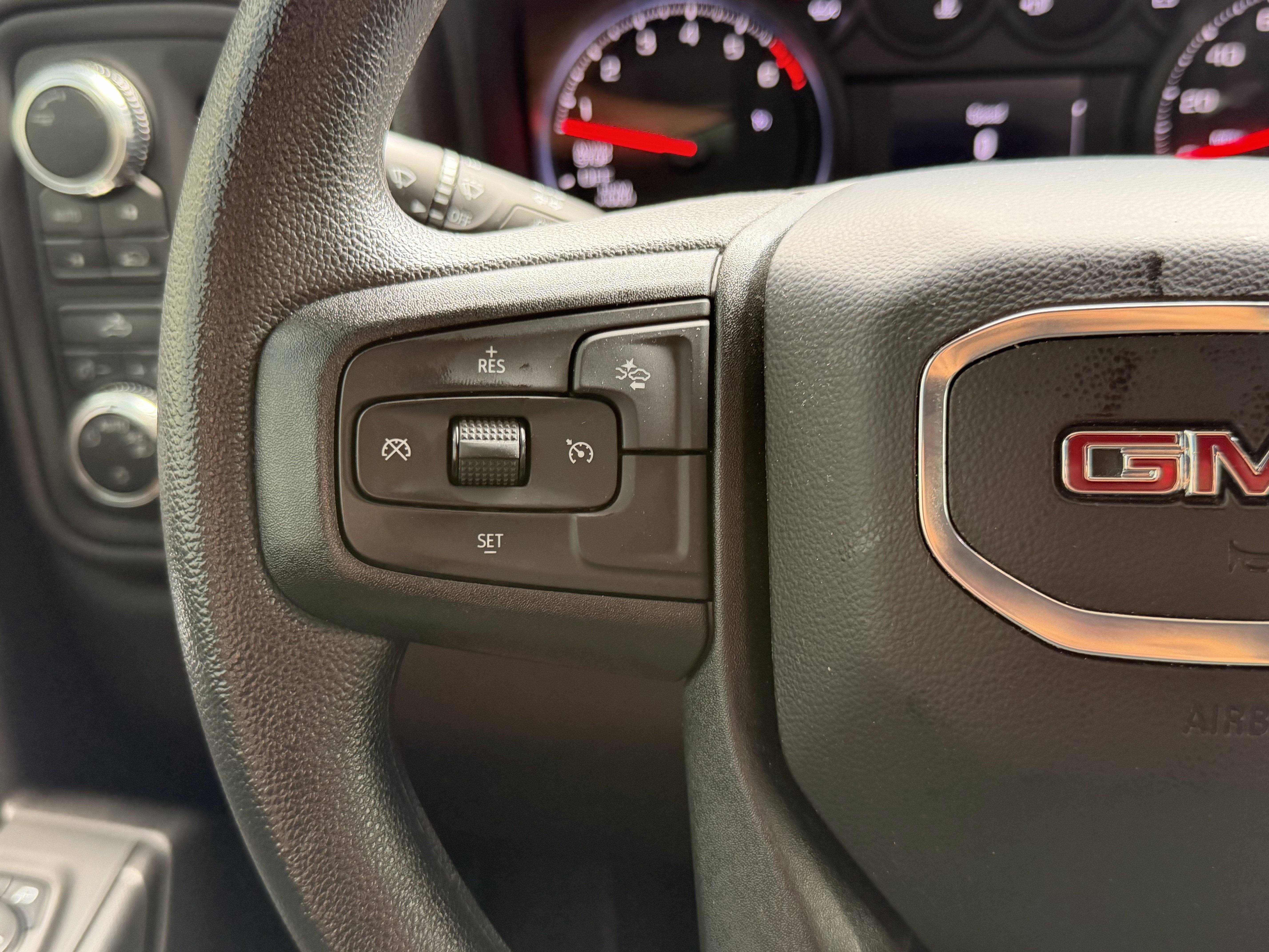 2025 GMC Sierra 1500 4WD Crew Cab Short Box Pro