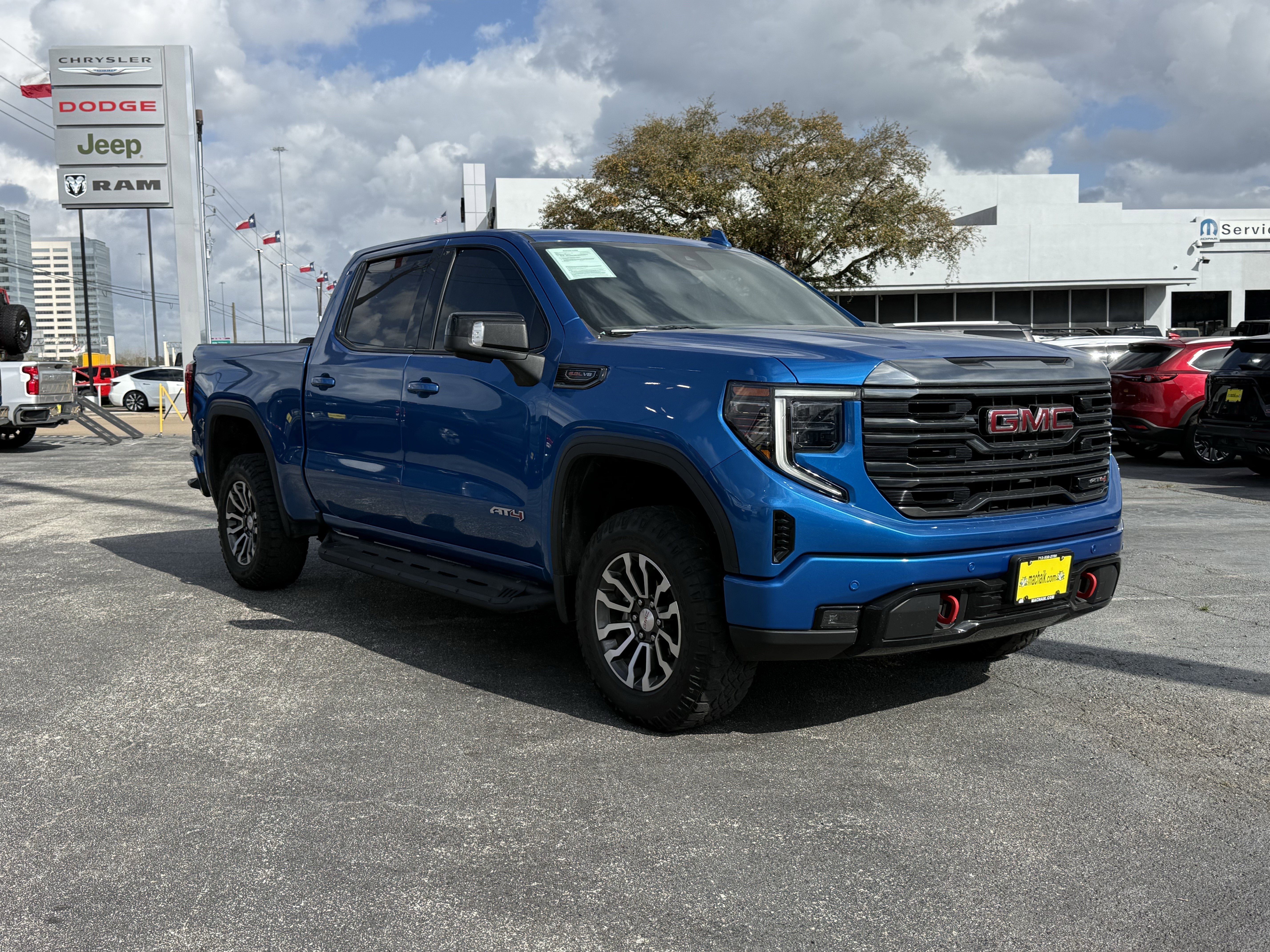 2023 GMC Sierra 1500 4WD Crew Cab Short Box AT4