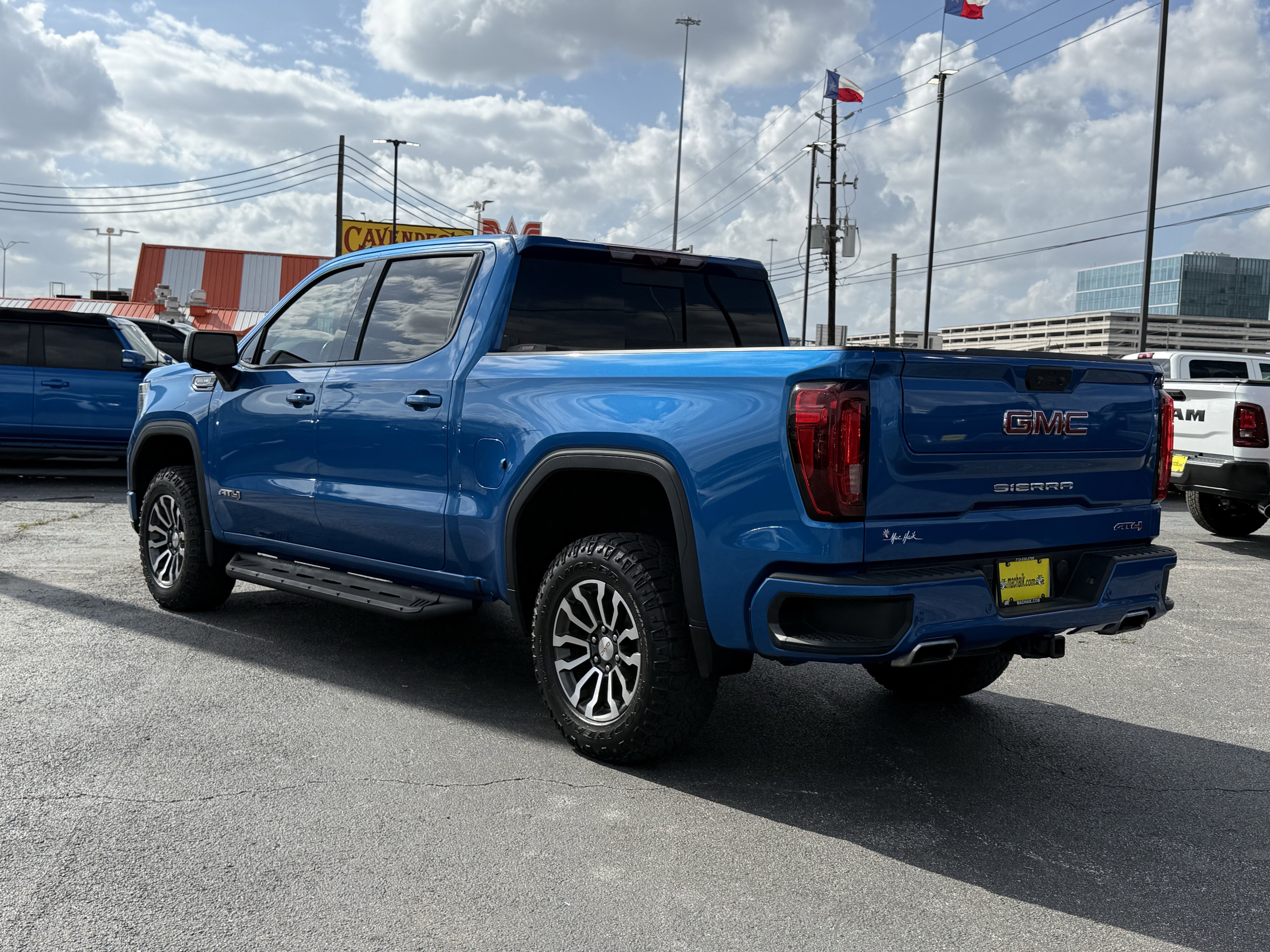 2023 GMC Sierra 1500 4WD Crew Cab Short Box AT4