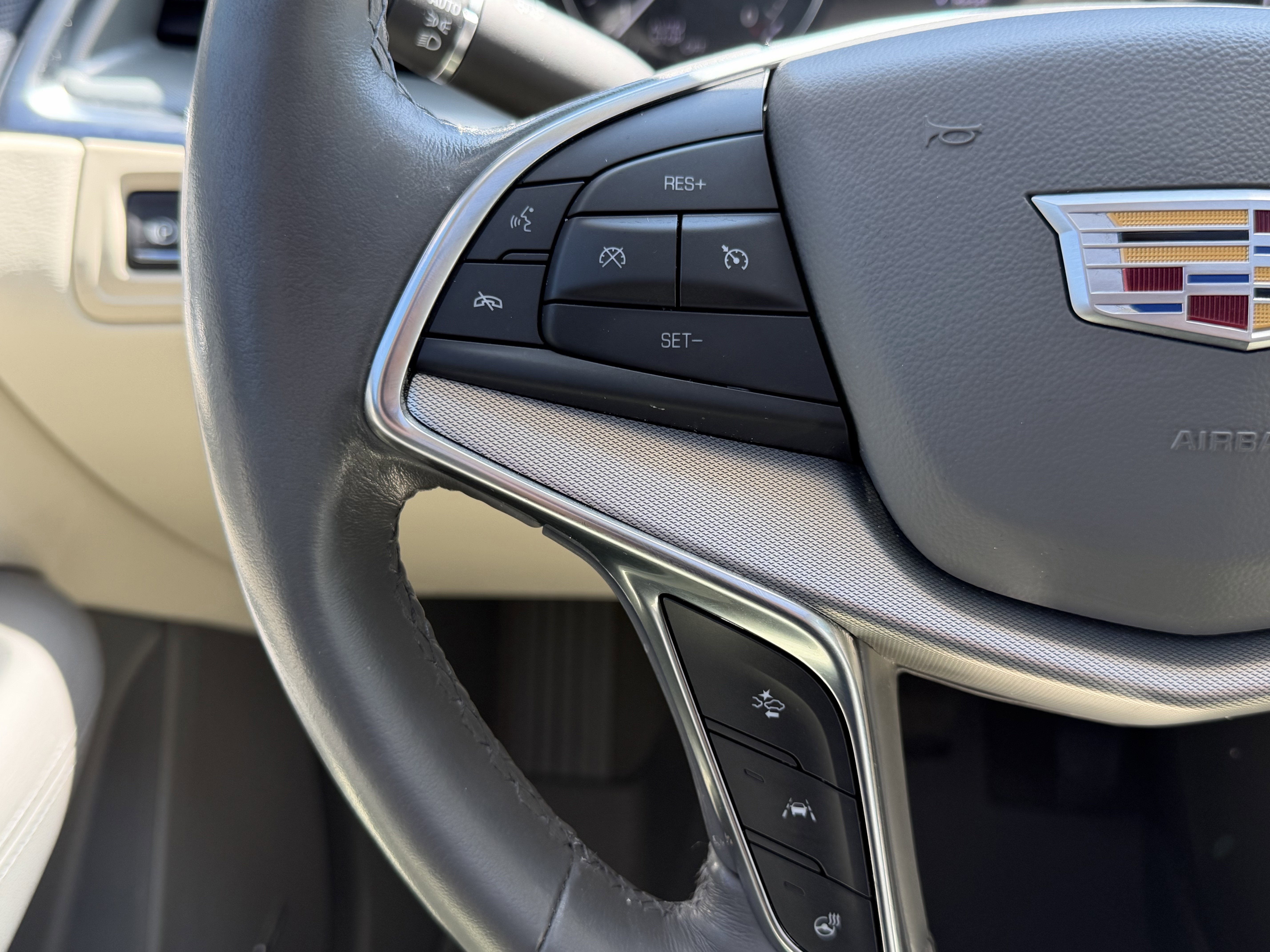 2023 Cadillac XT5 FWD Premium Luxury