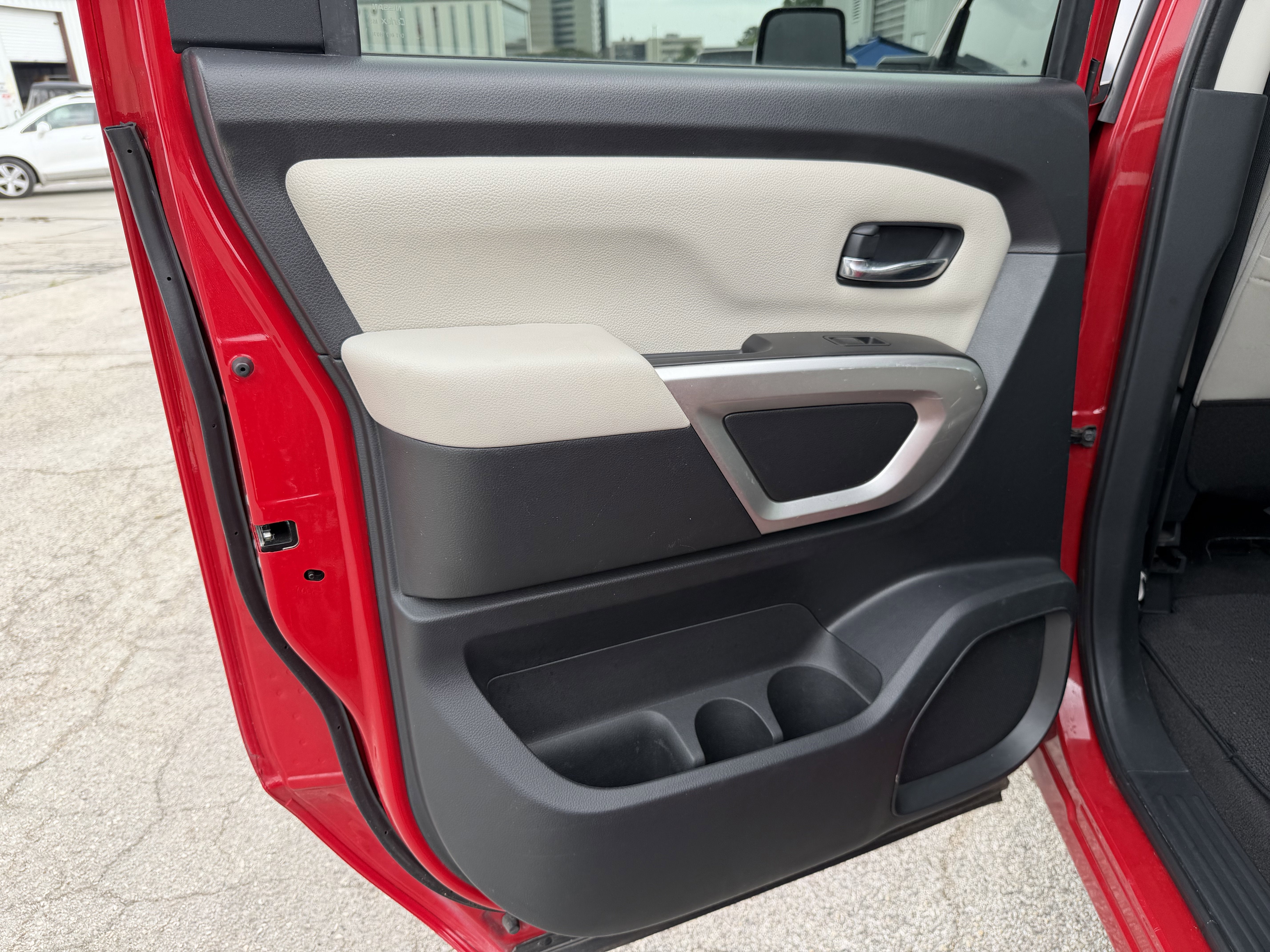 2021 Nissan TITAN SV