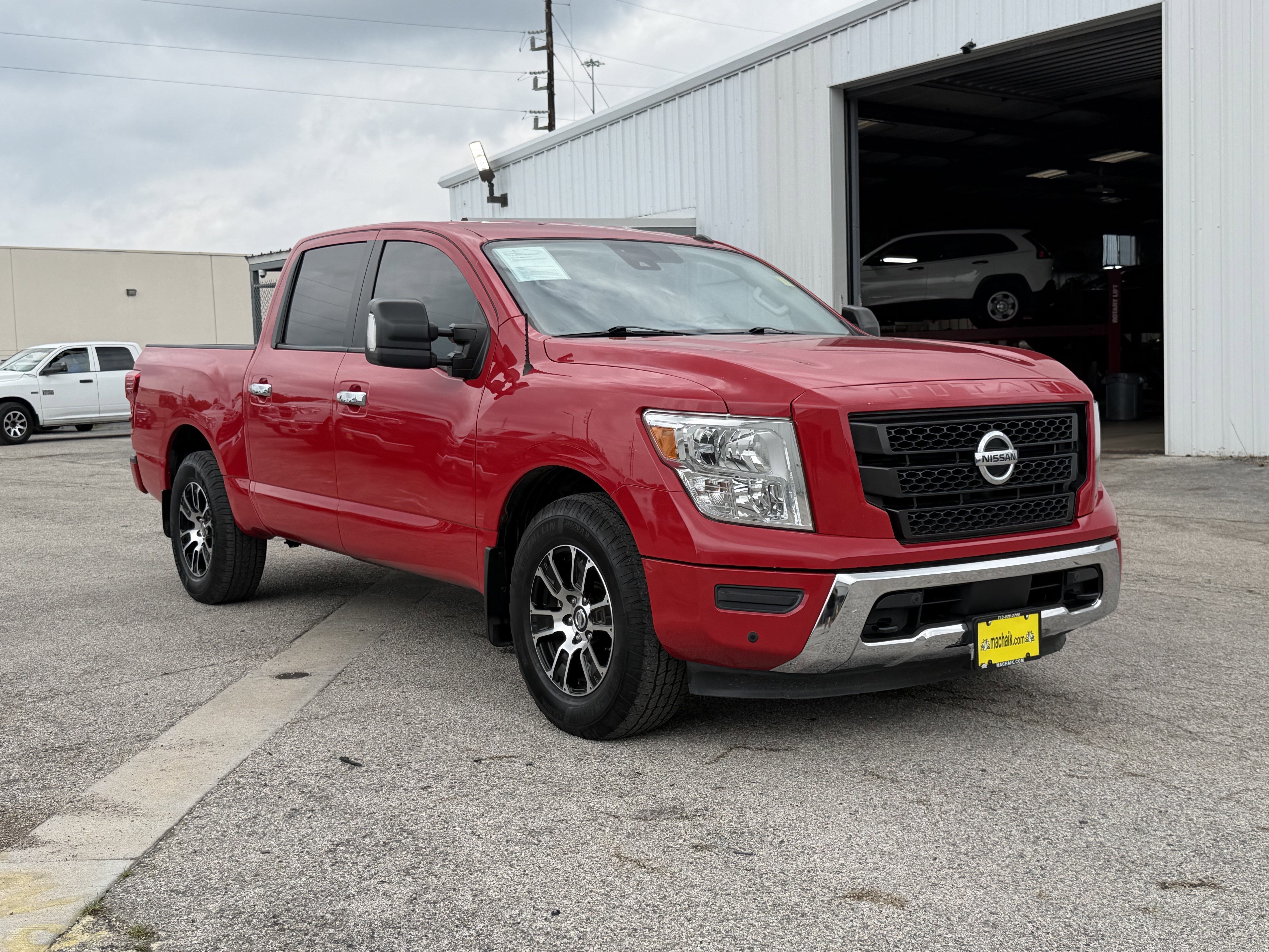 2021 Nissan TITAN SV