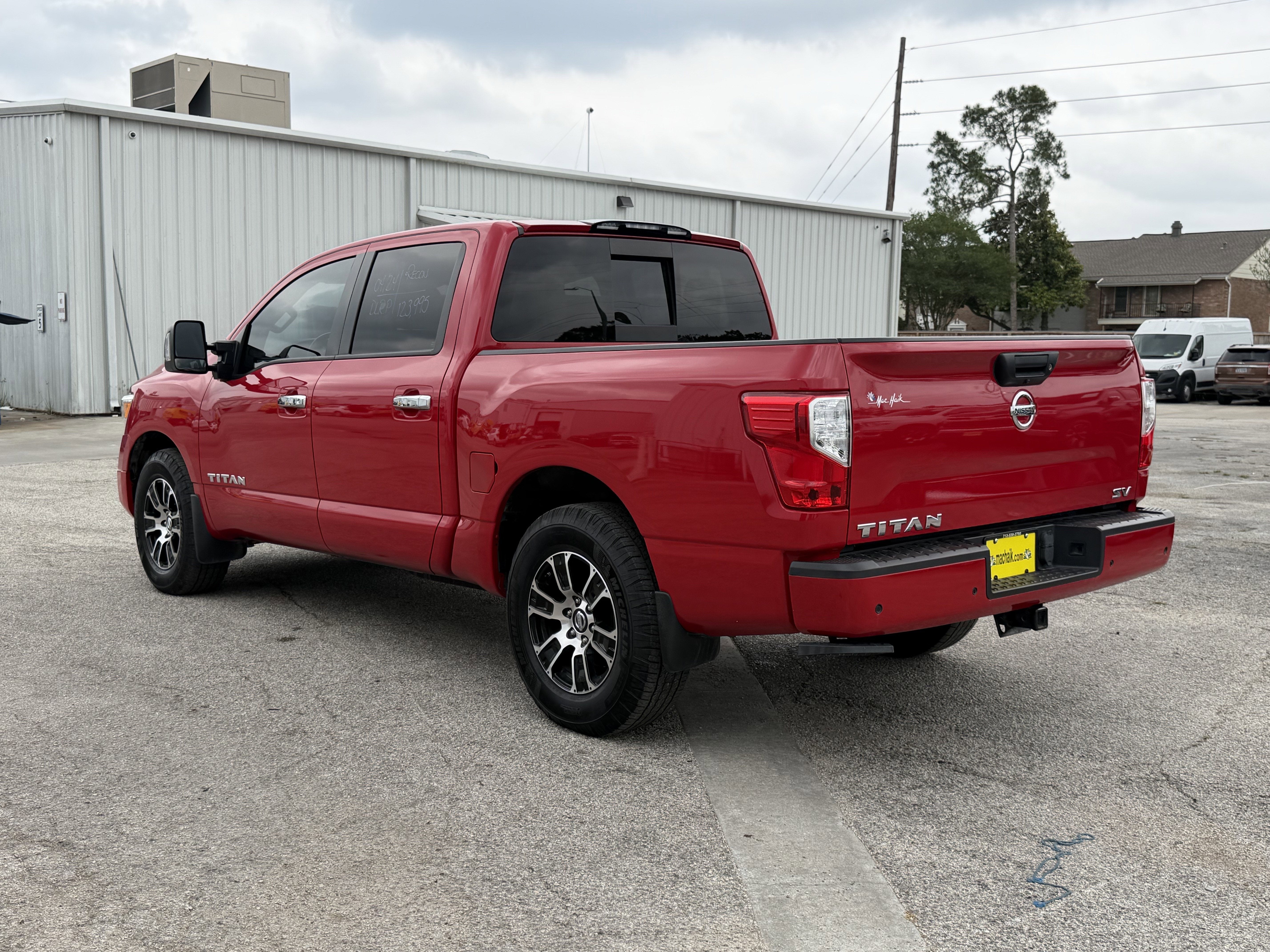 2021 Nissan TITAN SV