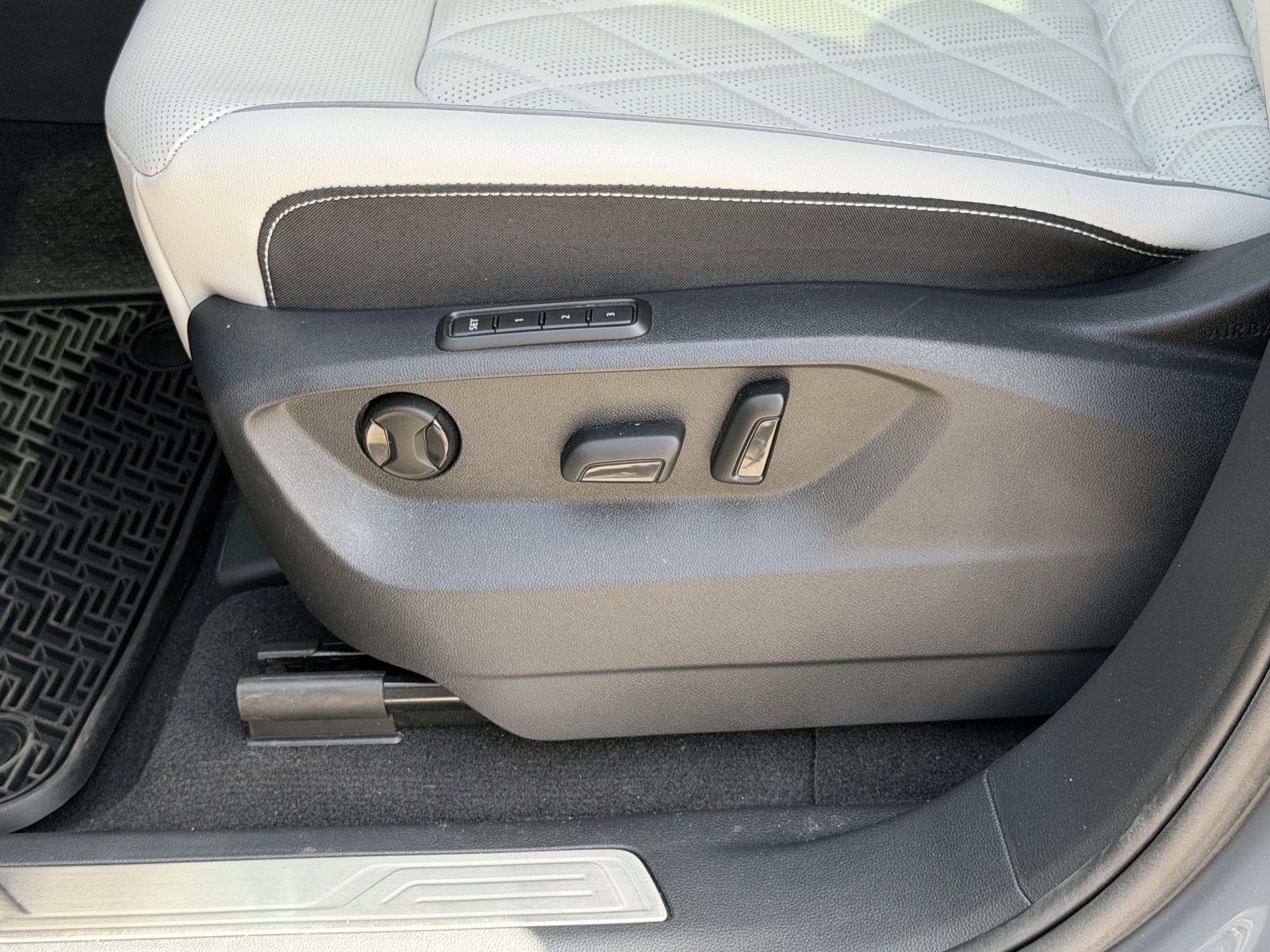 2024 Volkswagen Atlas Cross Sport 2.0T SEL Premium R-Line