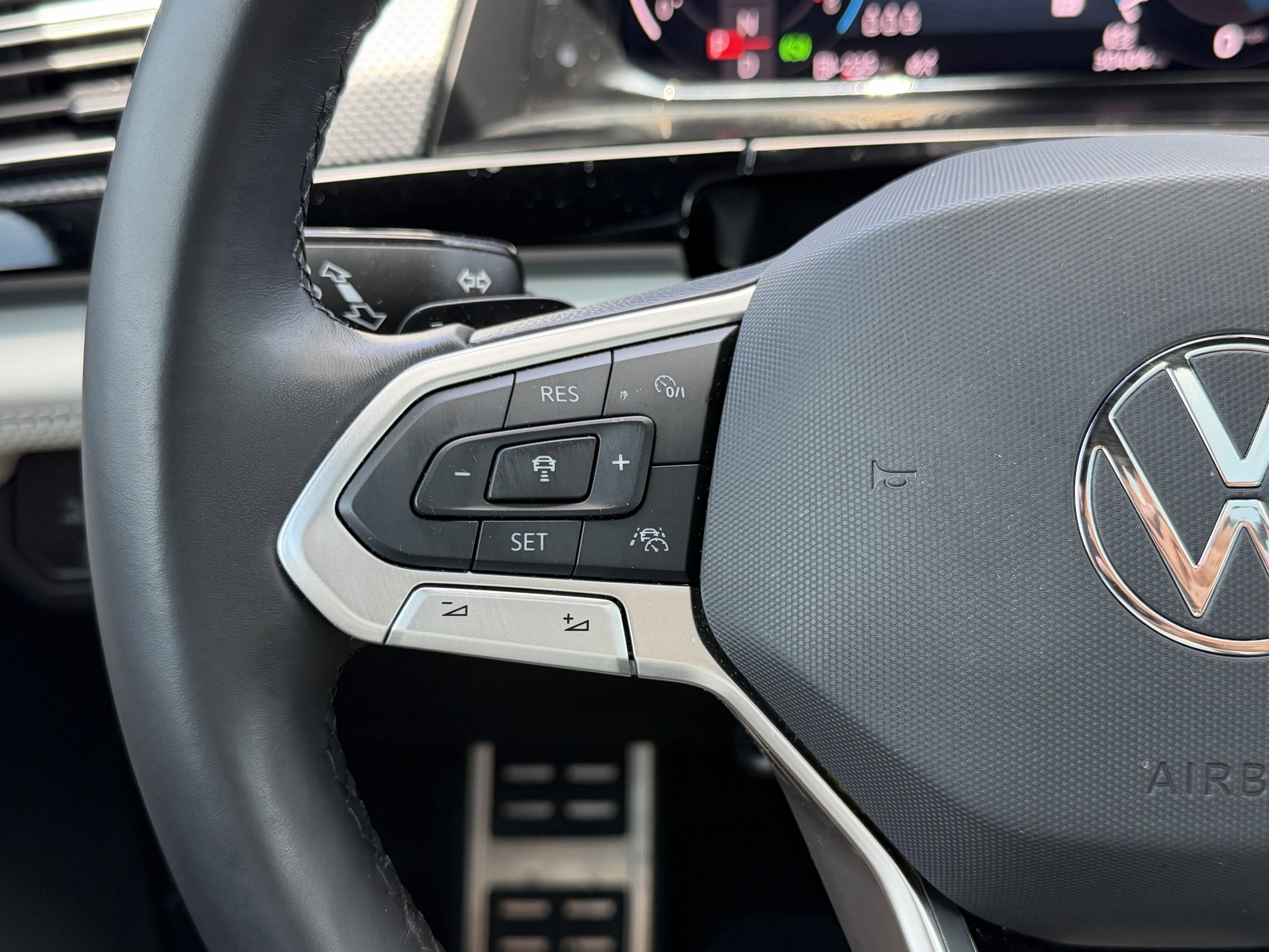 2024 Volkswagen Atlas Cross Sport 2.0T SEL Premium R-Line