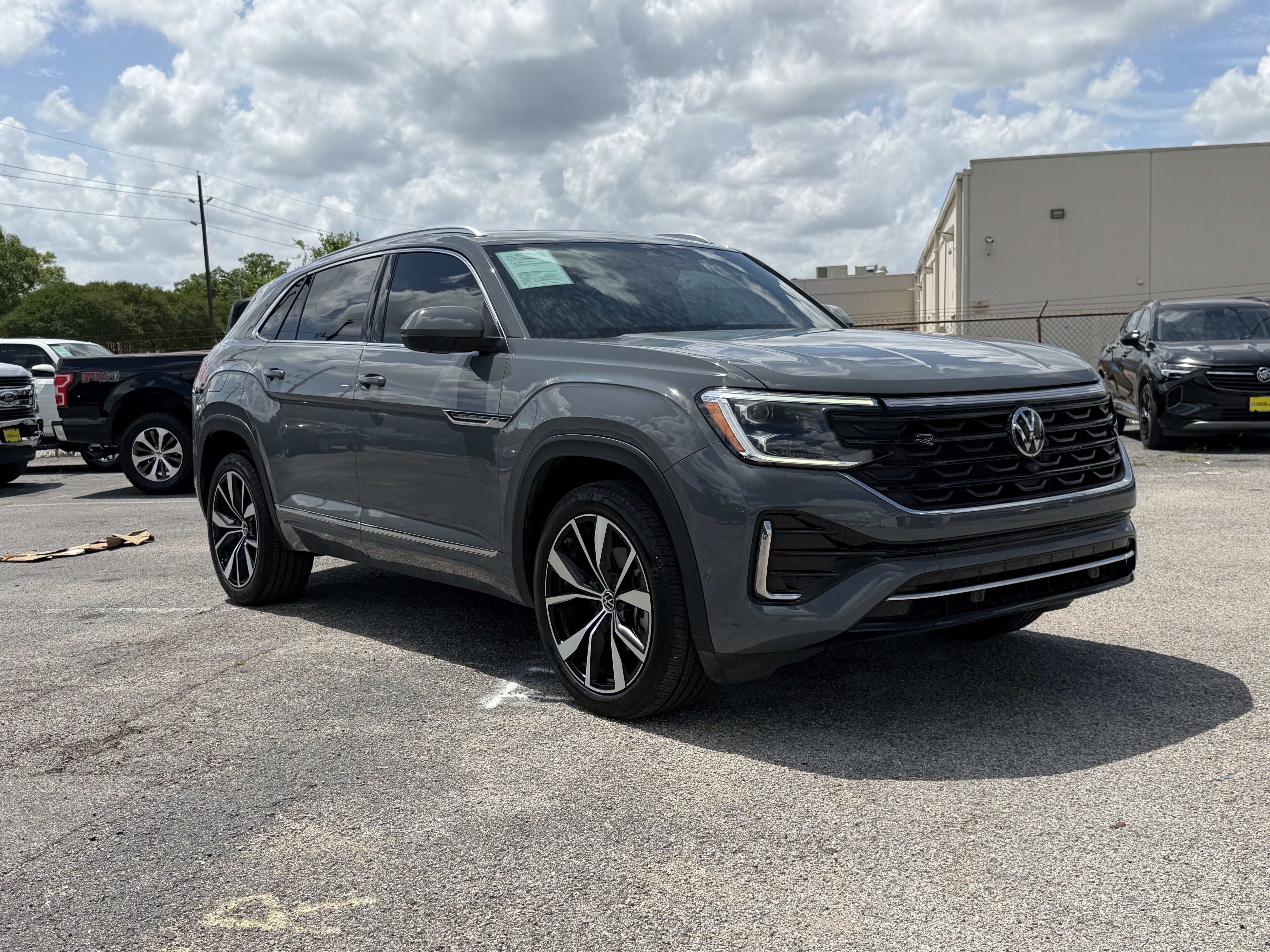 2024 Volkswagen Atlas Cross Sport 2.0T SEL Premium R-Line